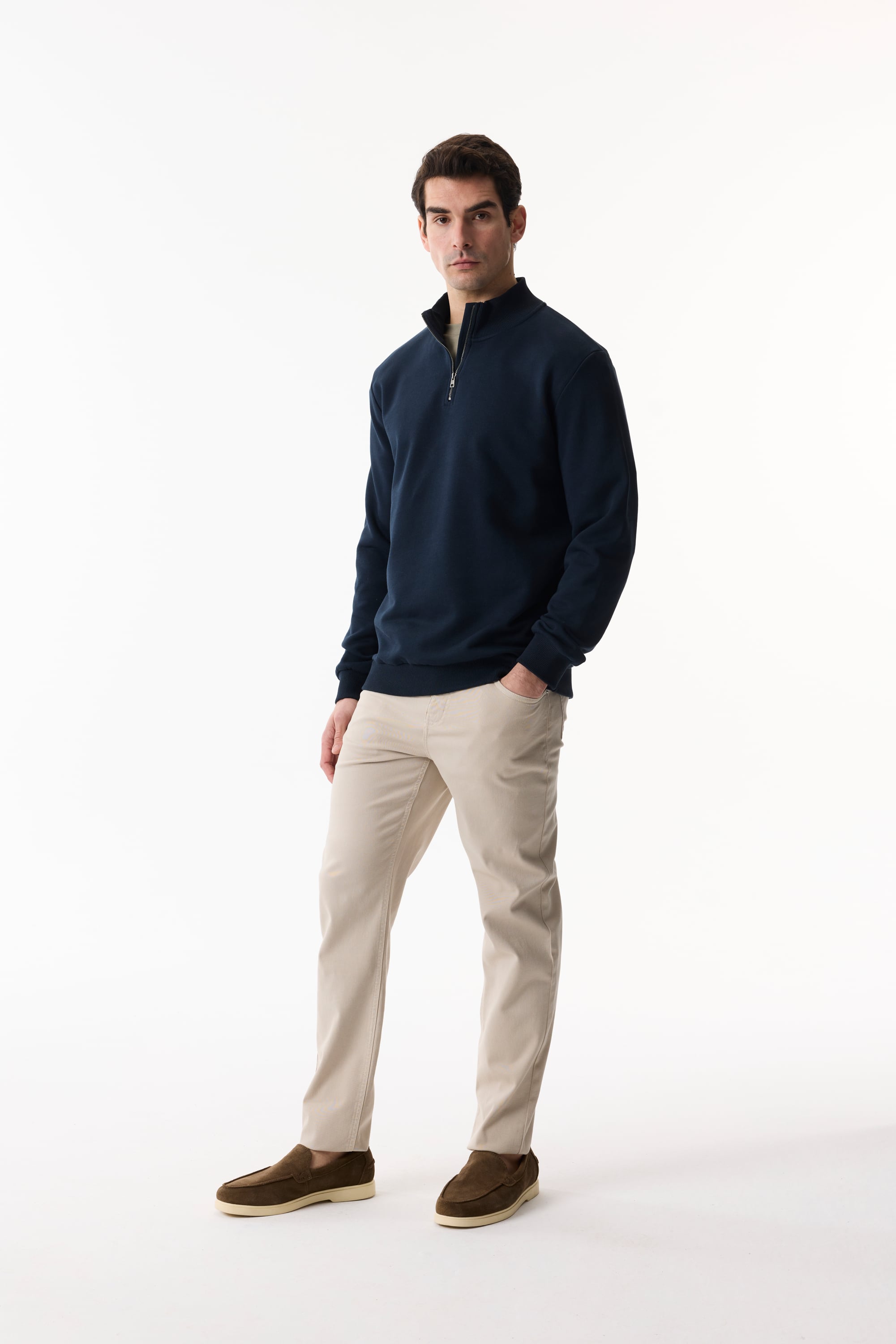 FERMUARLI DİK YAKA SWEATSHIRT