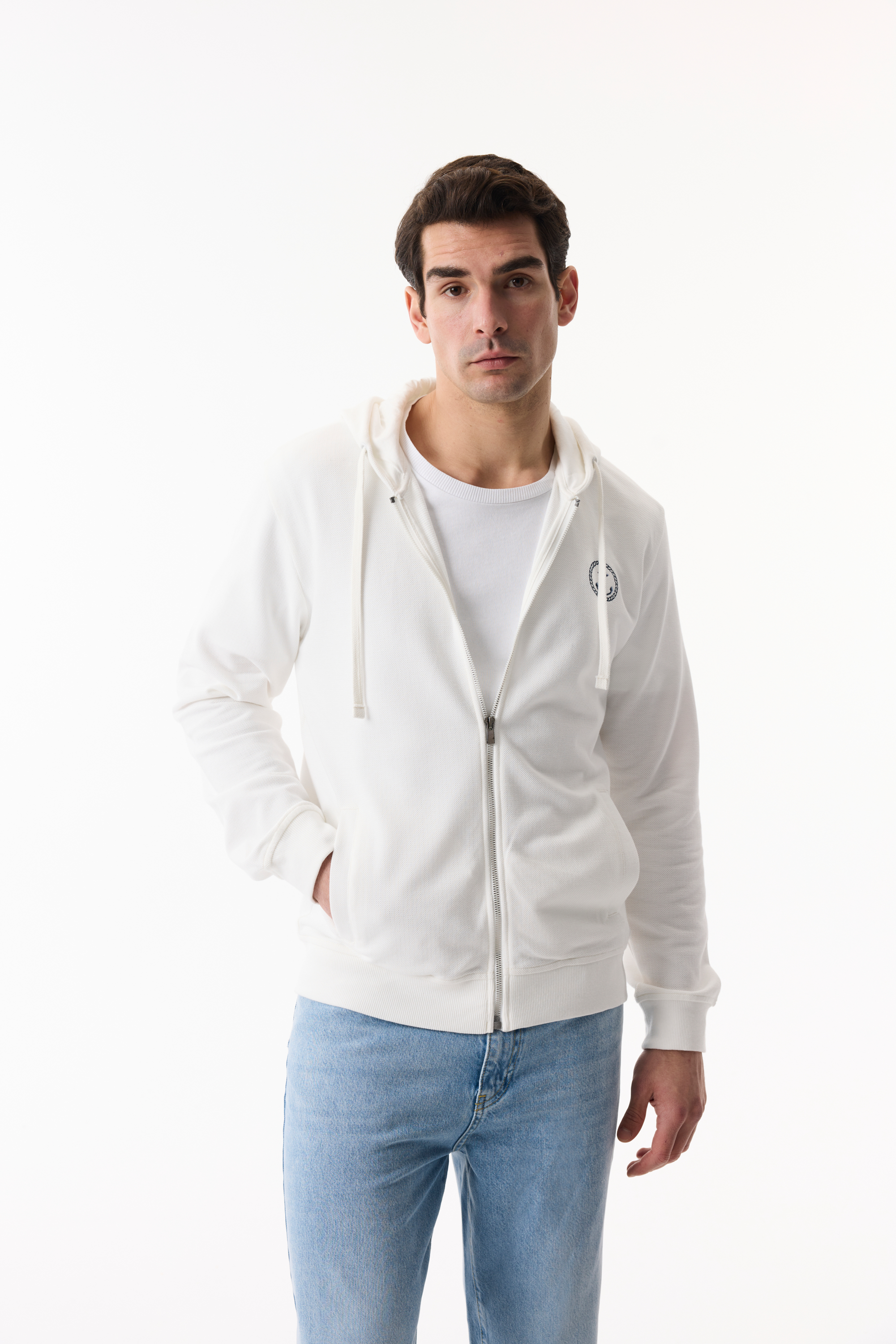 NAKIŞLI KAPÜŞONLU FERMUARLI SWEATSHIRT