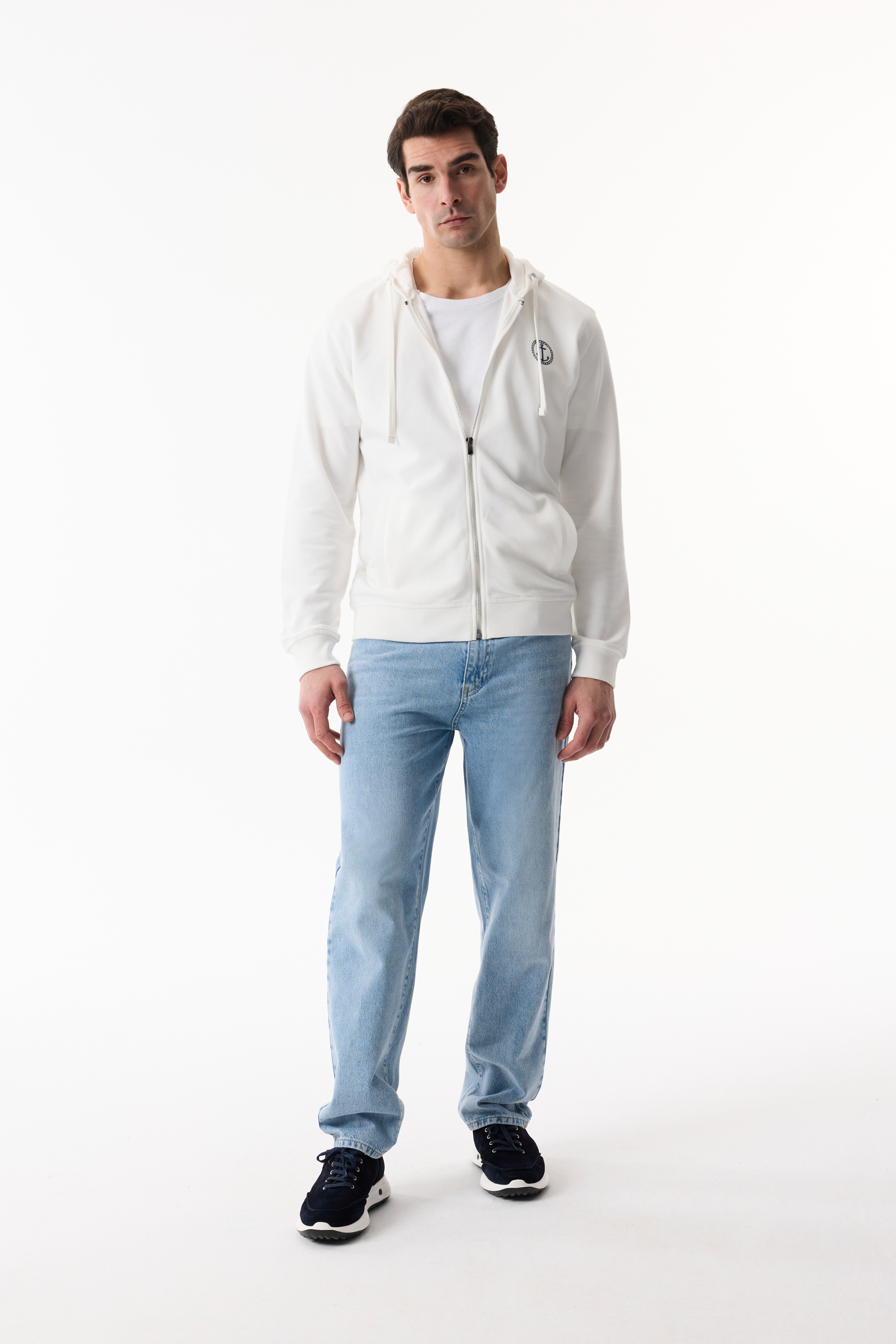 NAKIŞLI KAPÜŞONLU FERMUARLI SWEATSHIRT