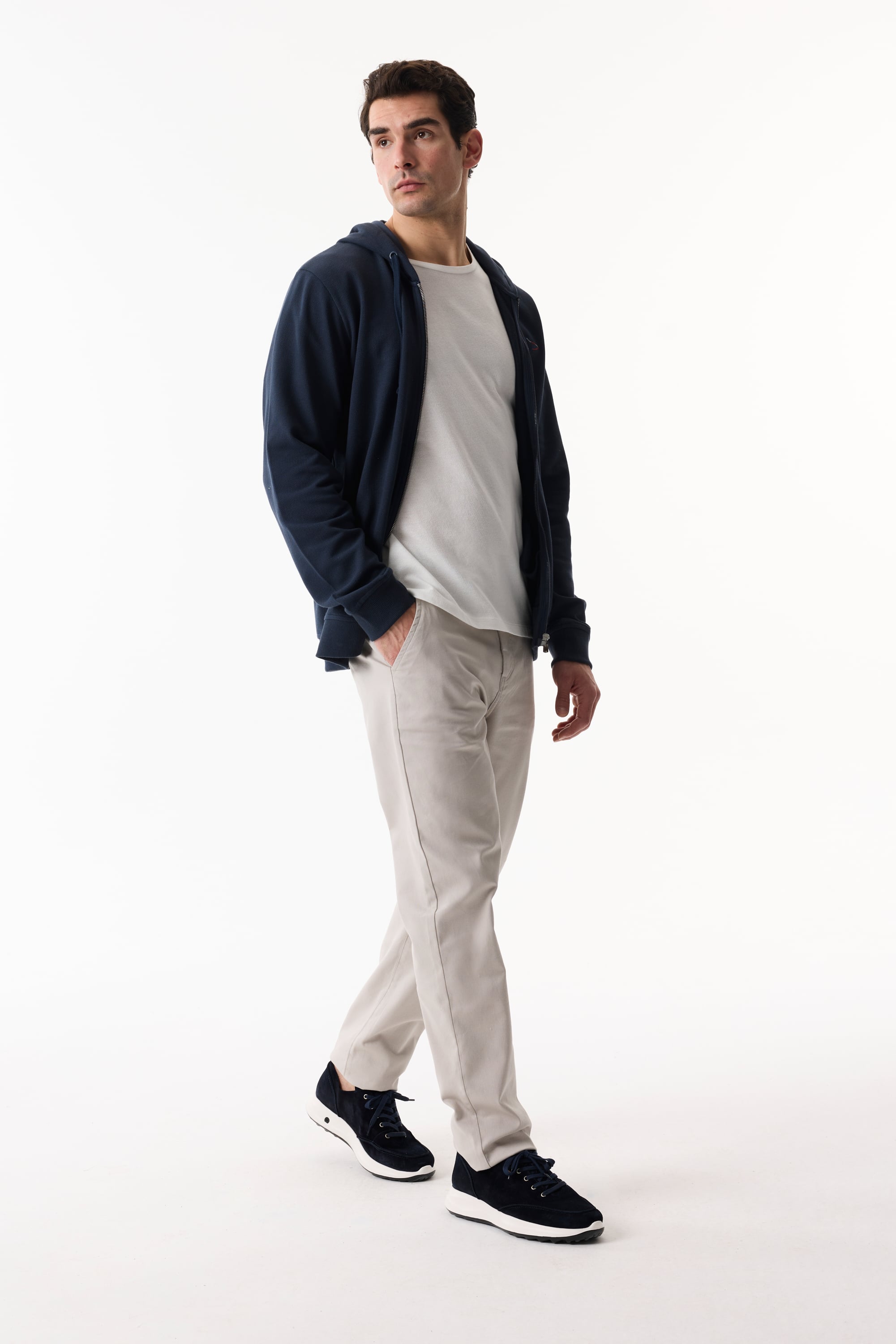 NAKIŞLI KAPÜŞONLU FERMUARLI SWEATSHIRT