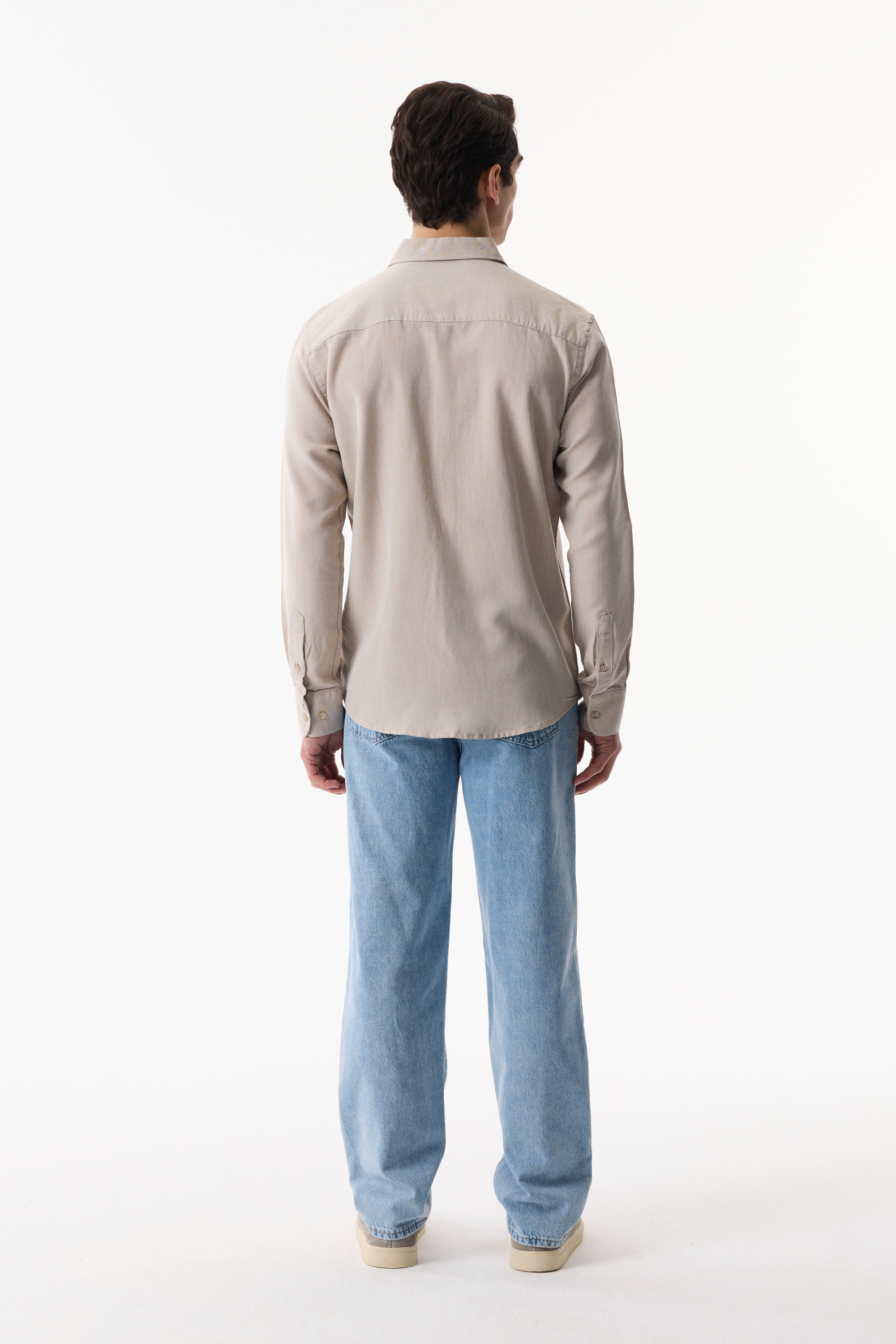 REGULAR FIT DOKULU UZUN KOLLU GÖMLEK