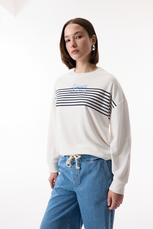  ÇİZGİLİ NAKIŞLI BİSİKLET YAKA SWEATSHIRT