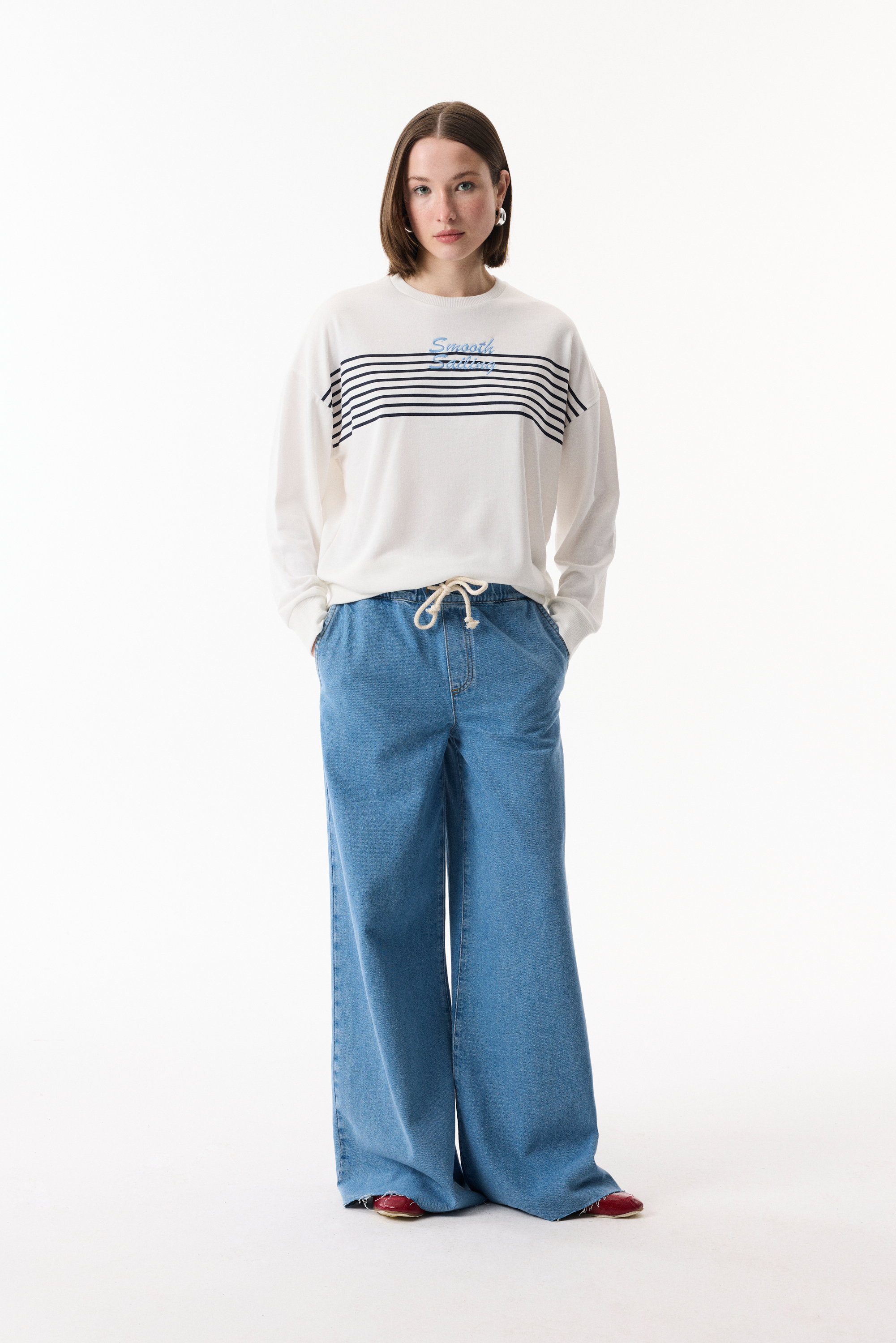 ÇİZGİLİ NAKIŞLI BİSİKLET YAKA SWEATSHIRT