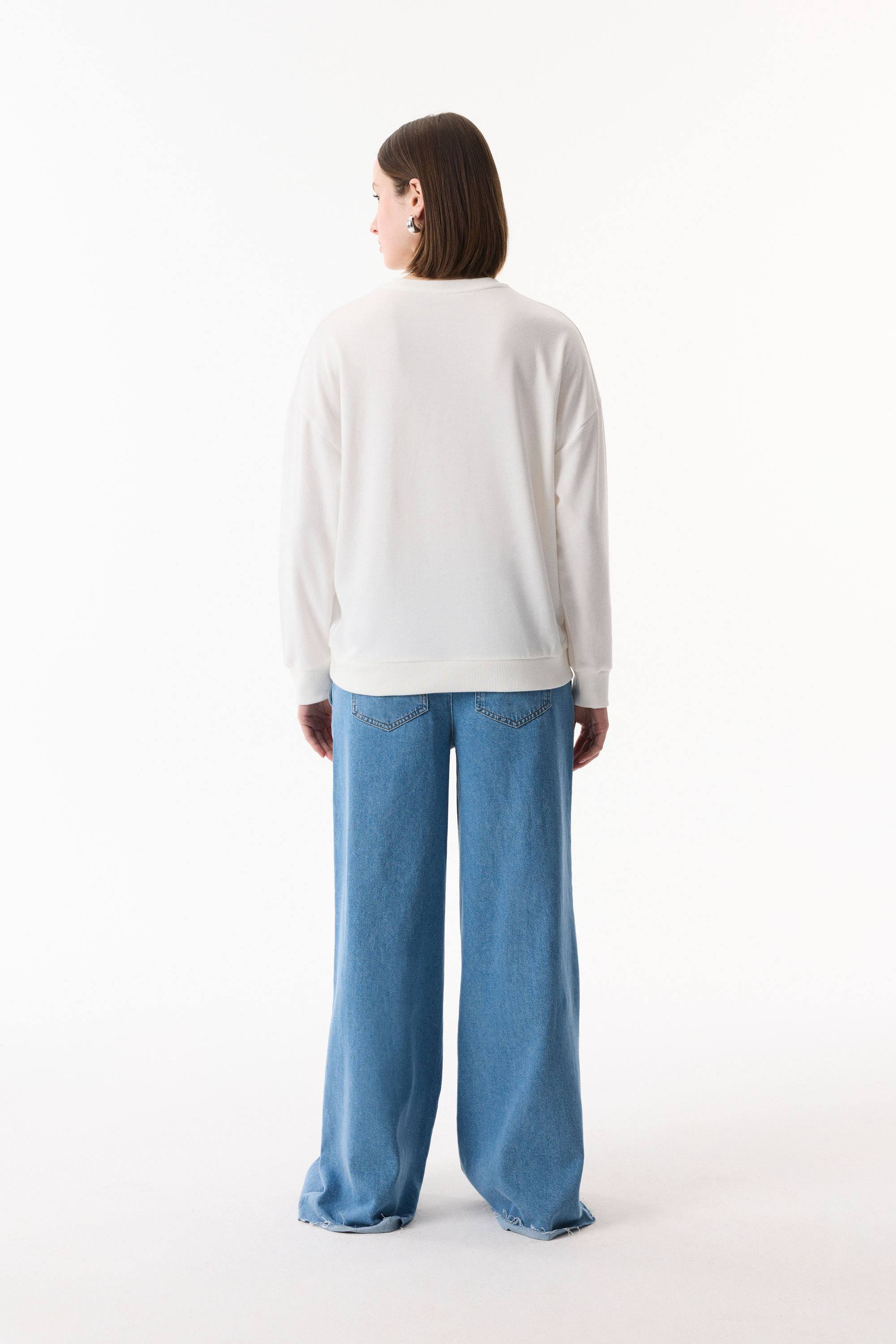 ÇİZGİLİ NAKIŞLI BİSİKLET YAKA SWEATSHIRT