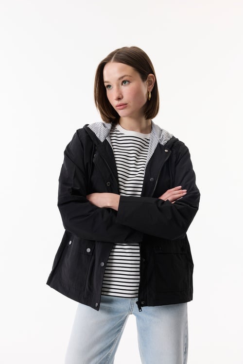  KAPÜŞONLU KISA YAĞMURLUK