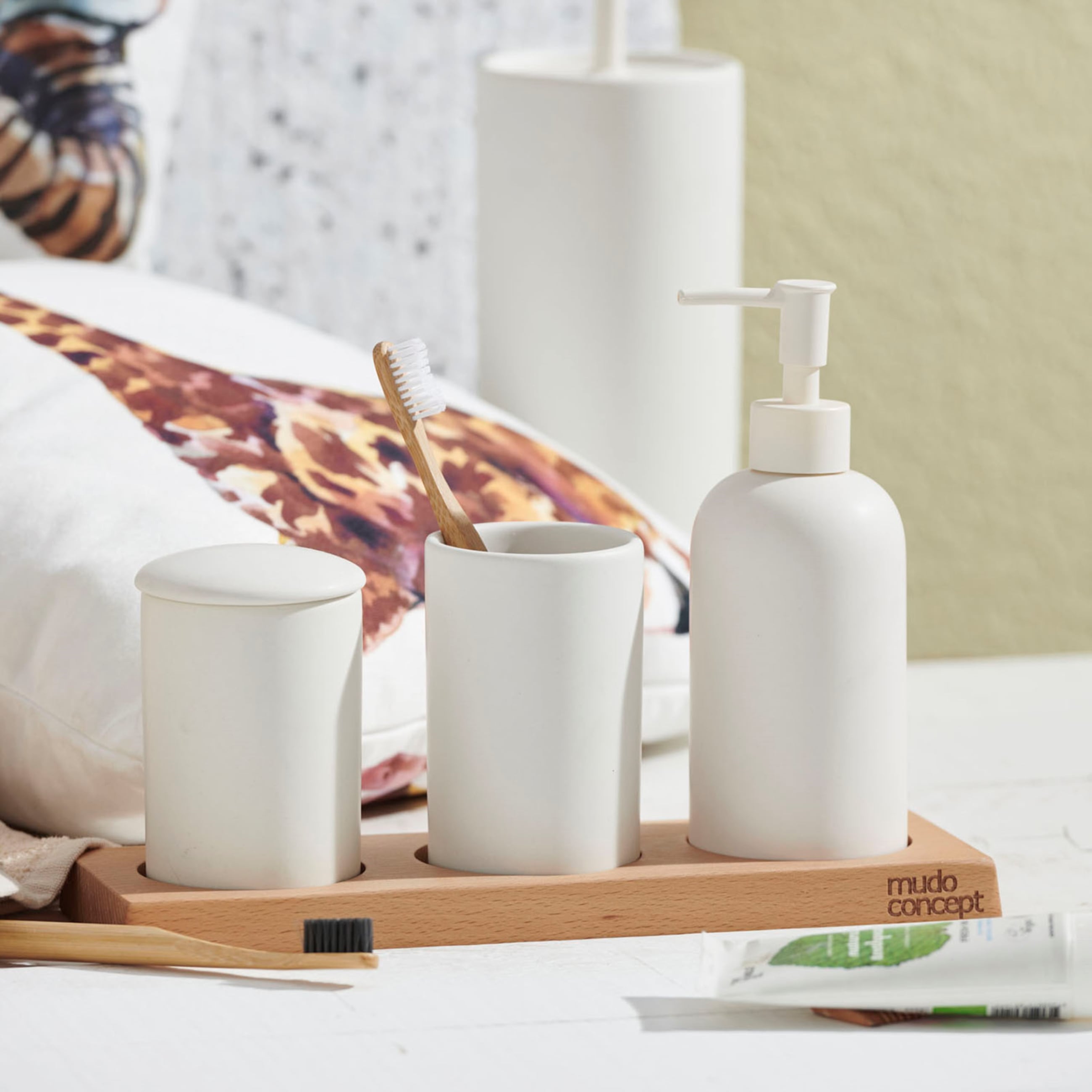 MAT BEYAZ  5'Lİ KUTULU BANYO SETİ