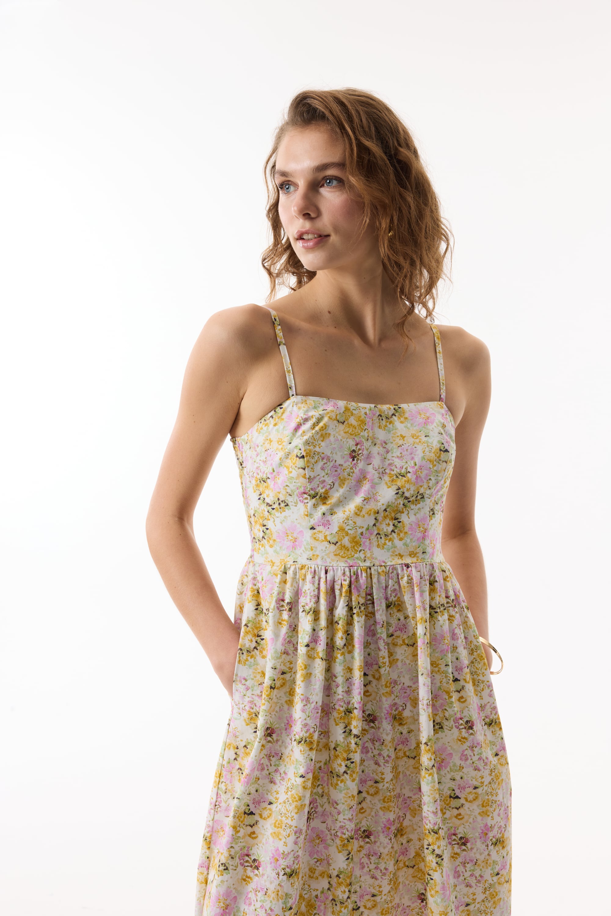 FLORAL BASKILI ASKILI KLOŞ MİDİ ELBİSE