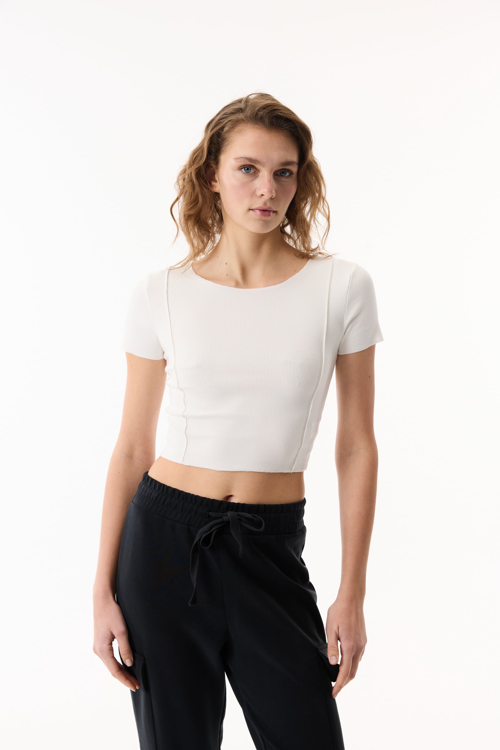 BİSİKLET YAKA KISA KOLLU CROP BLUZ