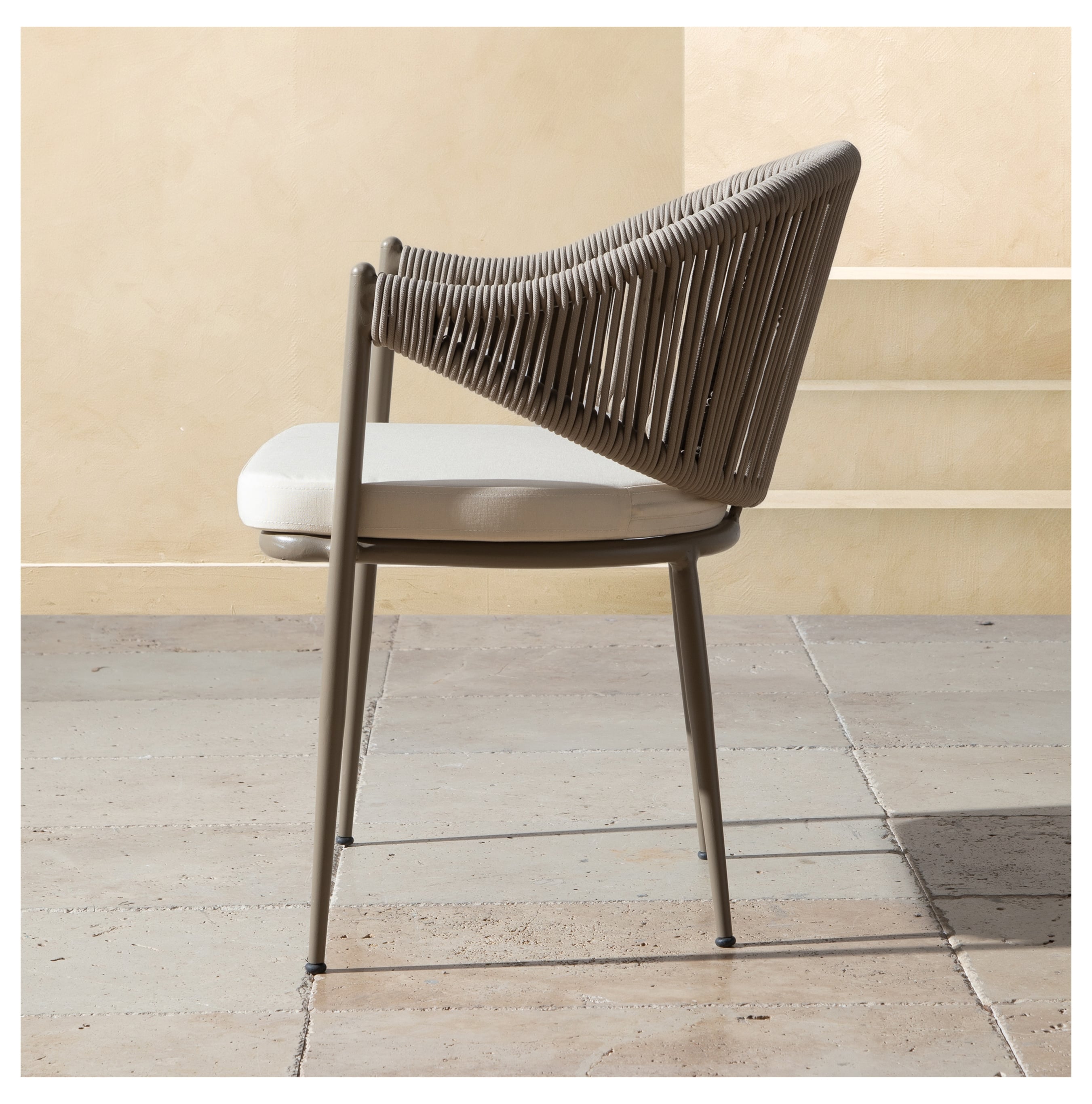 META KOLÇAKLI SANDALYESİ