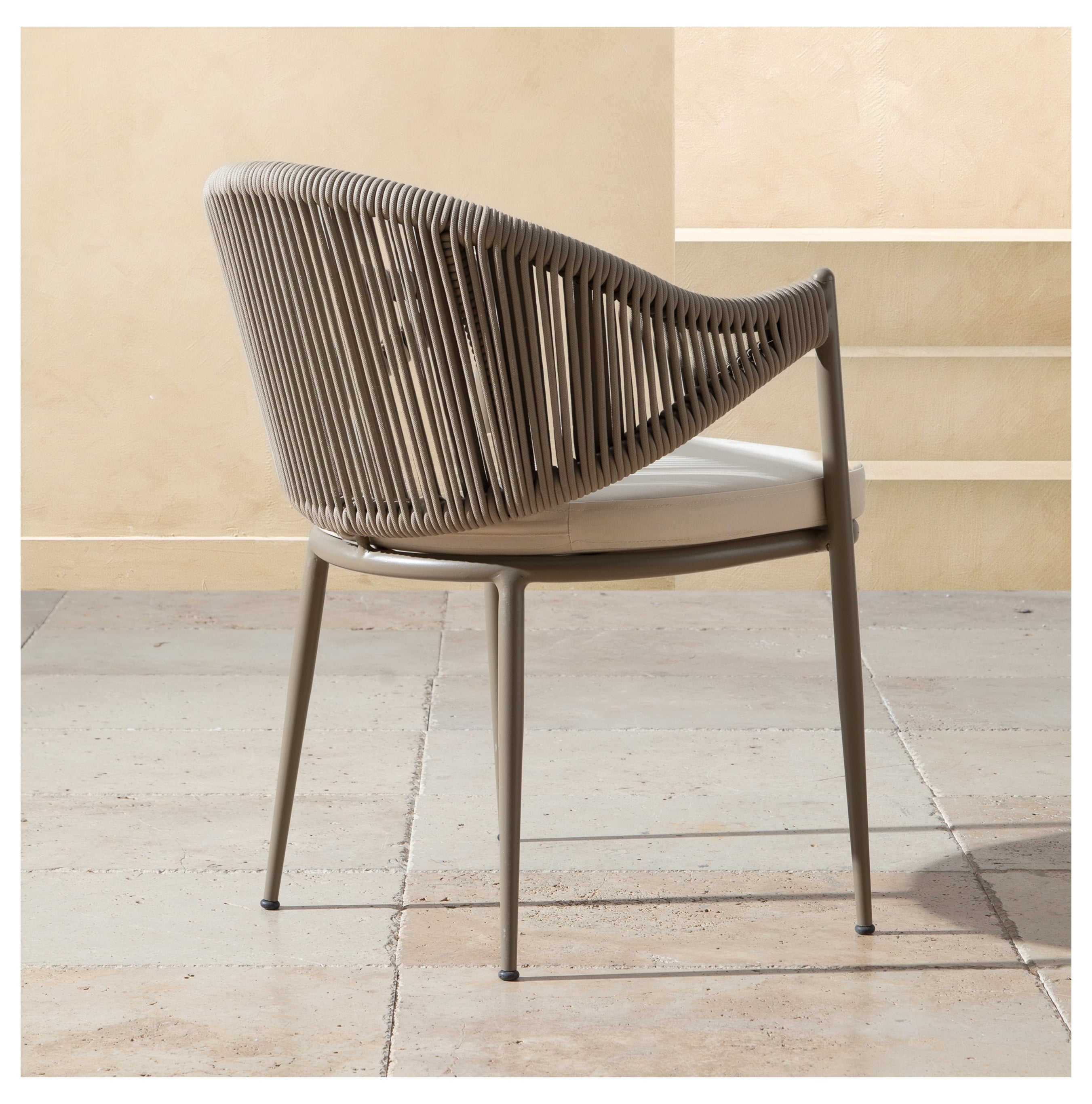 META KOLÇAKLI SANDALYESİ