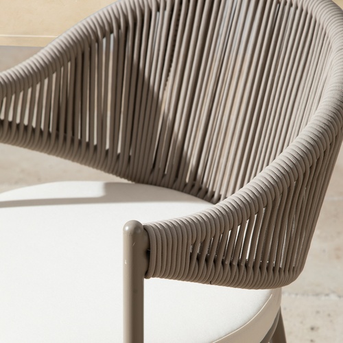  META KOLÇAKLI SANDALYESİ