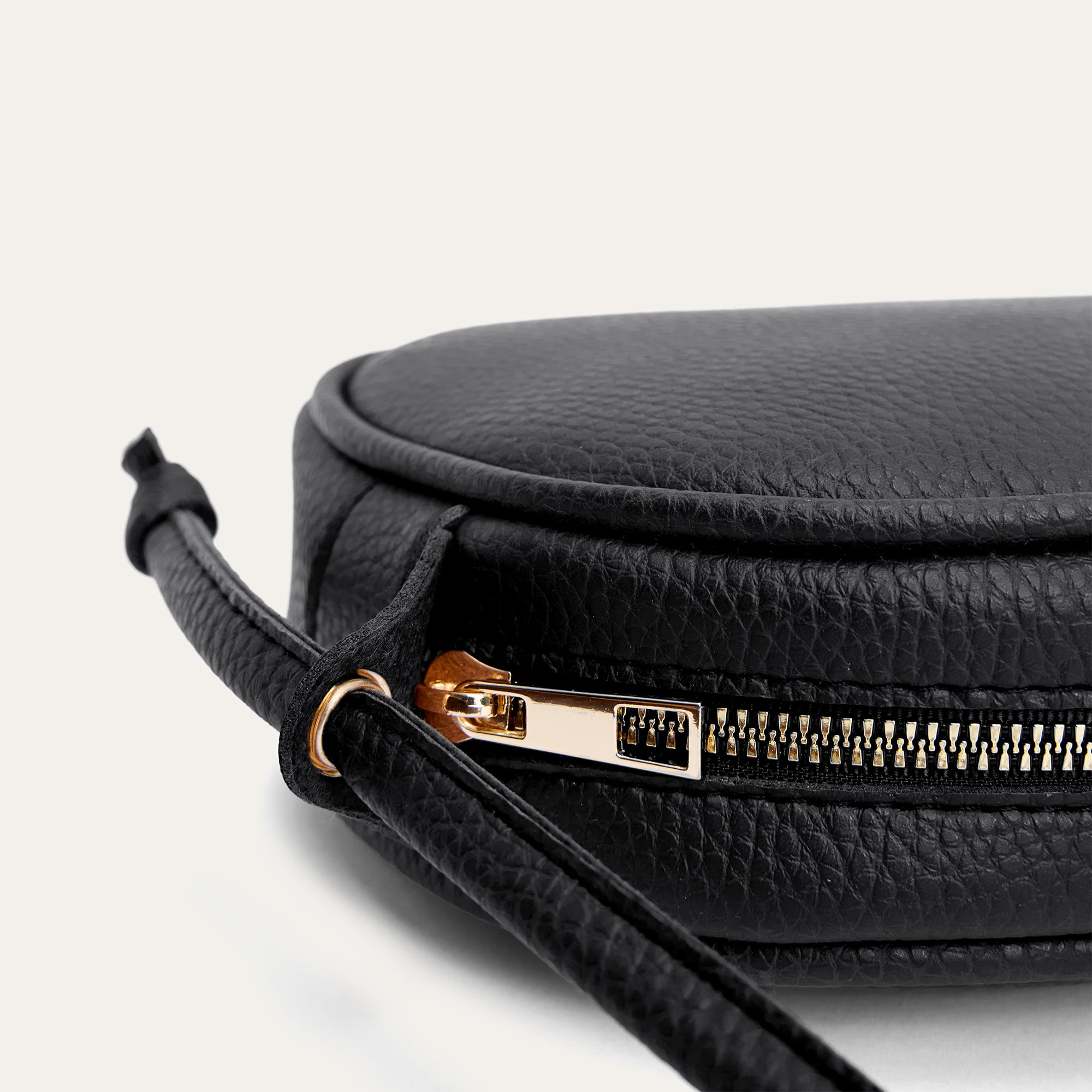 DERİ GÖRÜNÜMLÜ OMUZ ÇANTASI