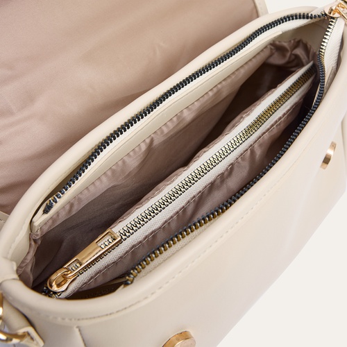  DERİ GÖRÜNÜMLÜ TOKALI OMUZ ÇANTASI