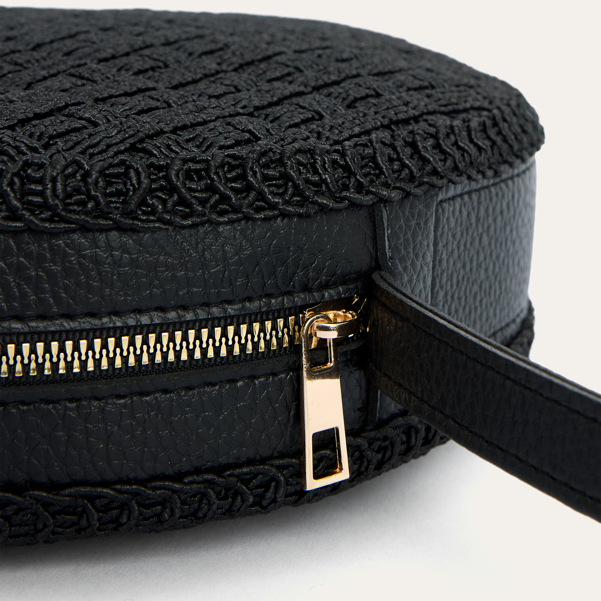 DOKULU OMUZ ÇANTASI