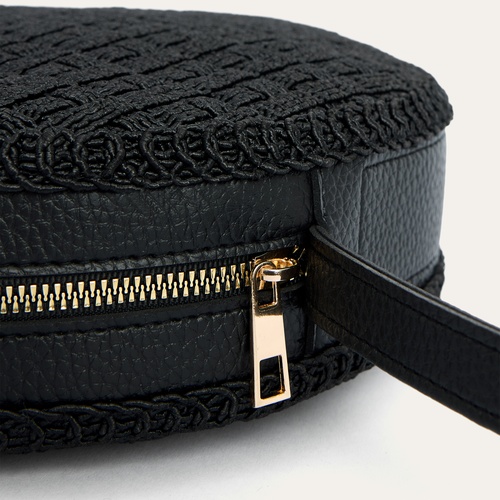  DOKULU OMUZ ÇANTASI