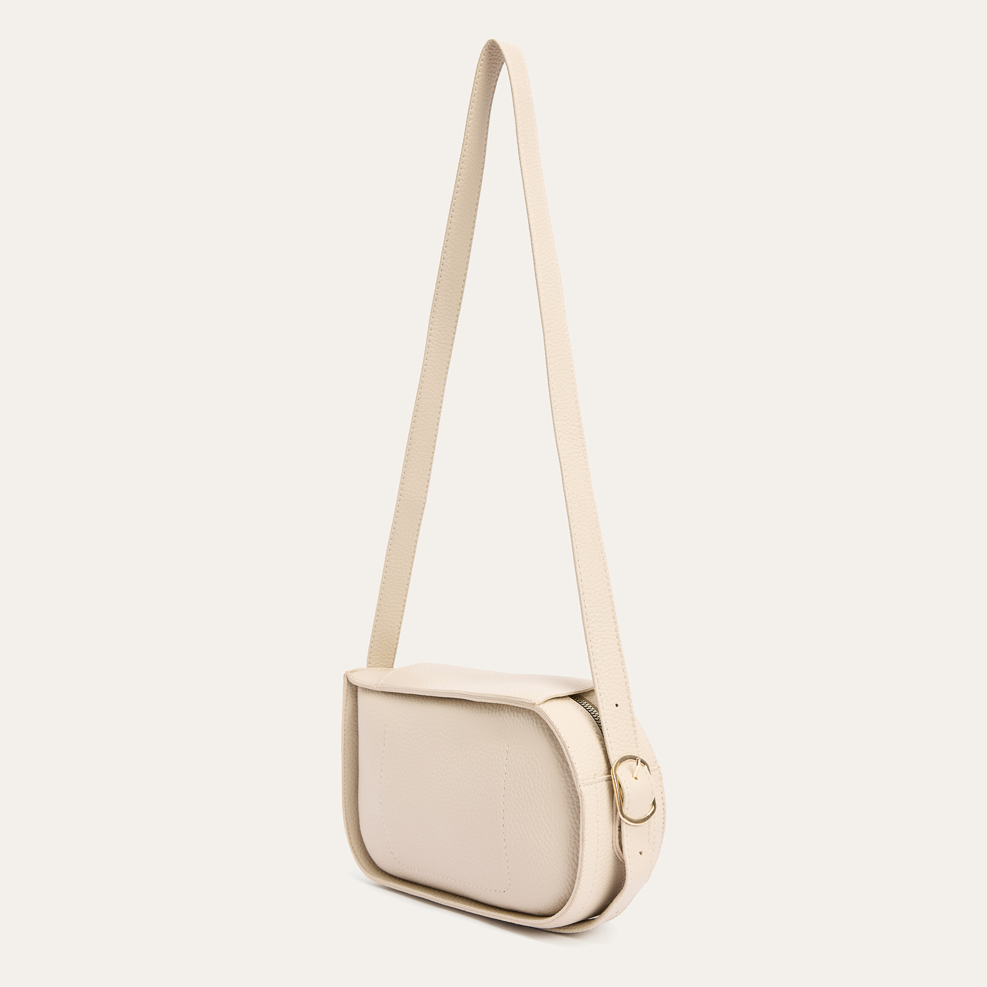 DERİ GÖRÜNÜMLÜ KAPAKLI OMUZ ÇANTASI