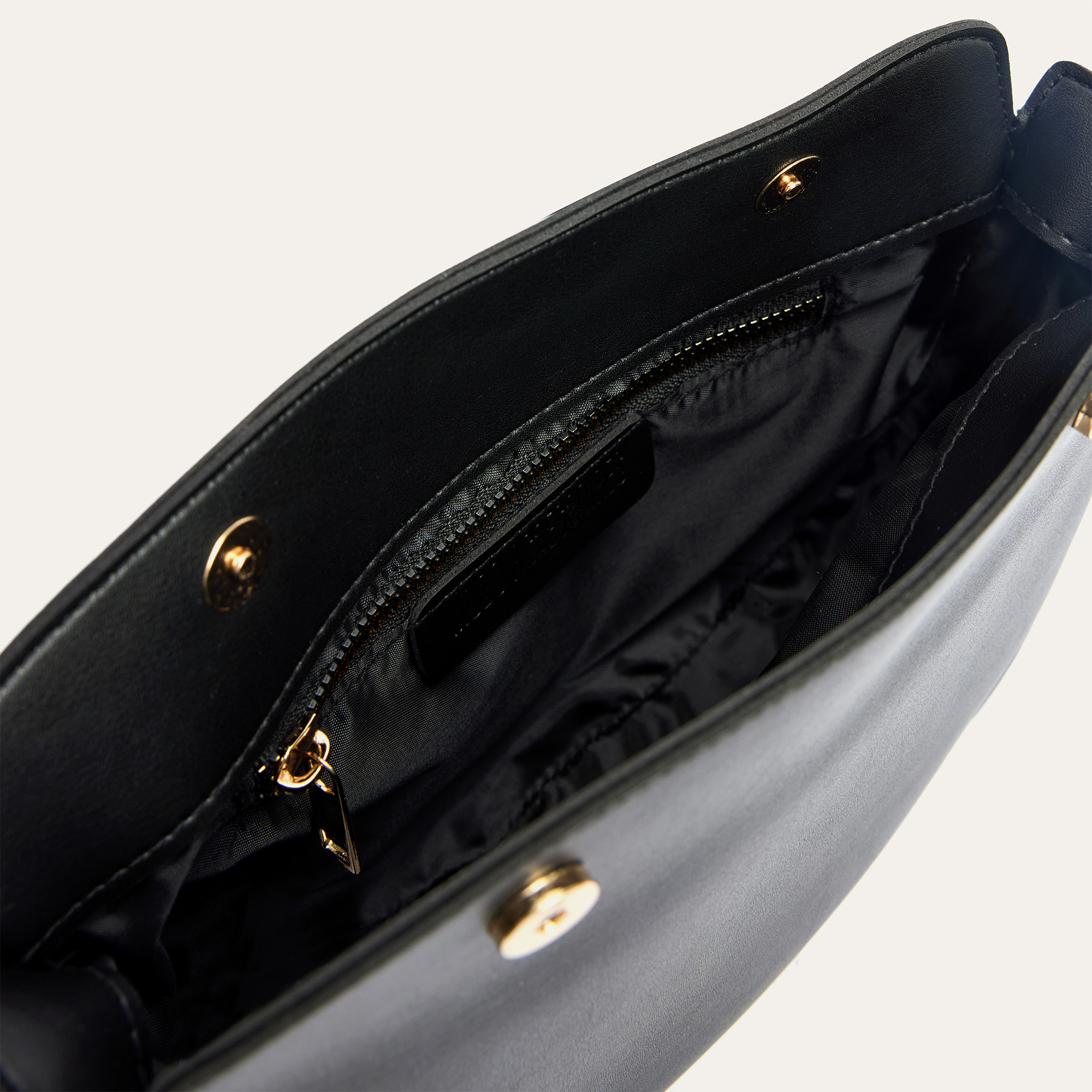 DERİ GÖRÜNÜMLÜ OMUZ ÇANTASI