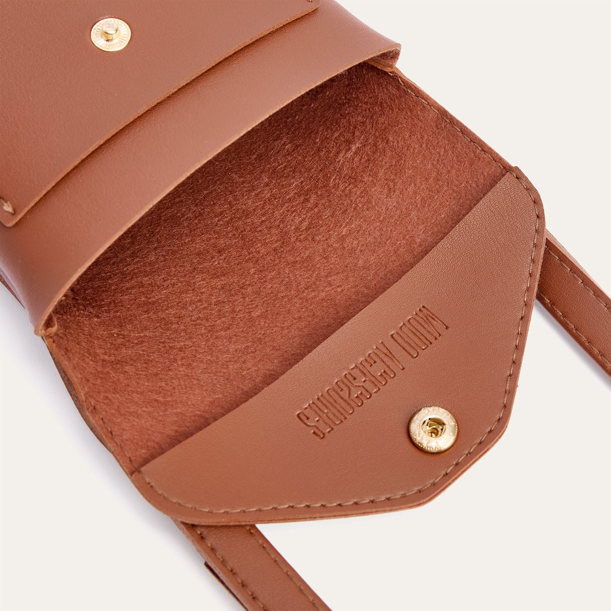 DERİ GÖRÜNÜMLÜ KAPAKLI TELEFON ÇANTASI