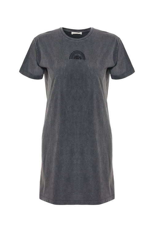  NAKIŞLI MİNİ T-SHIRT ELBİSE