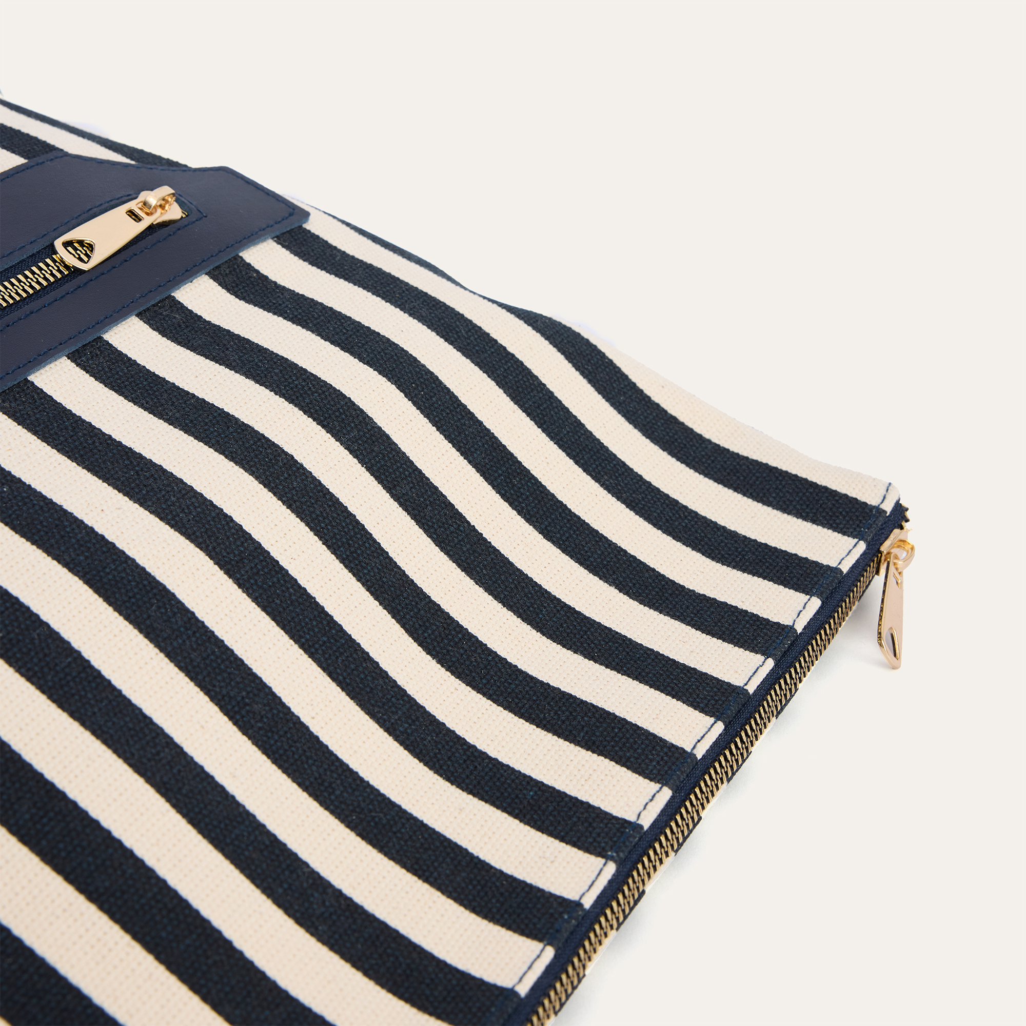 ÇİZGİLİ ASKILI PORTFÖY ÇANTA