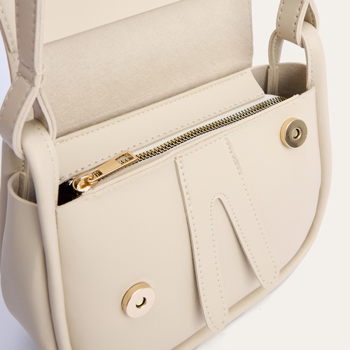  DERİ GÖRÜNÜMLÜ OMUZ ÇANTASI