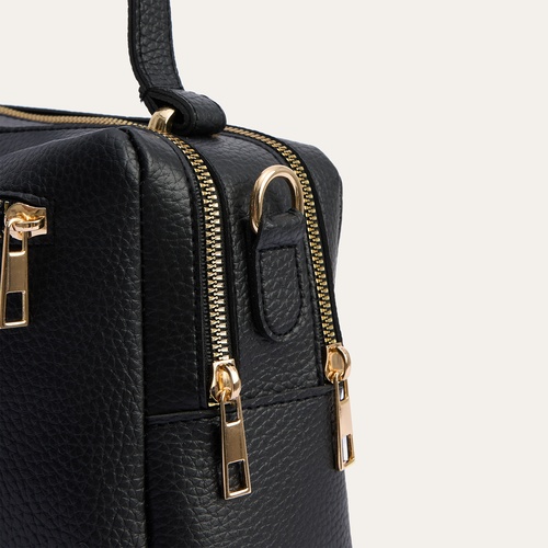  DERİ GÖRÜNÜMLÜ OMUZ ÇANTASI