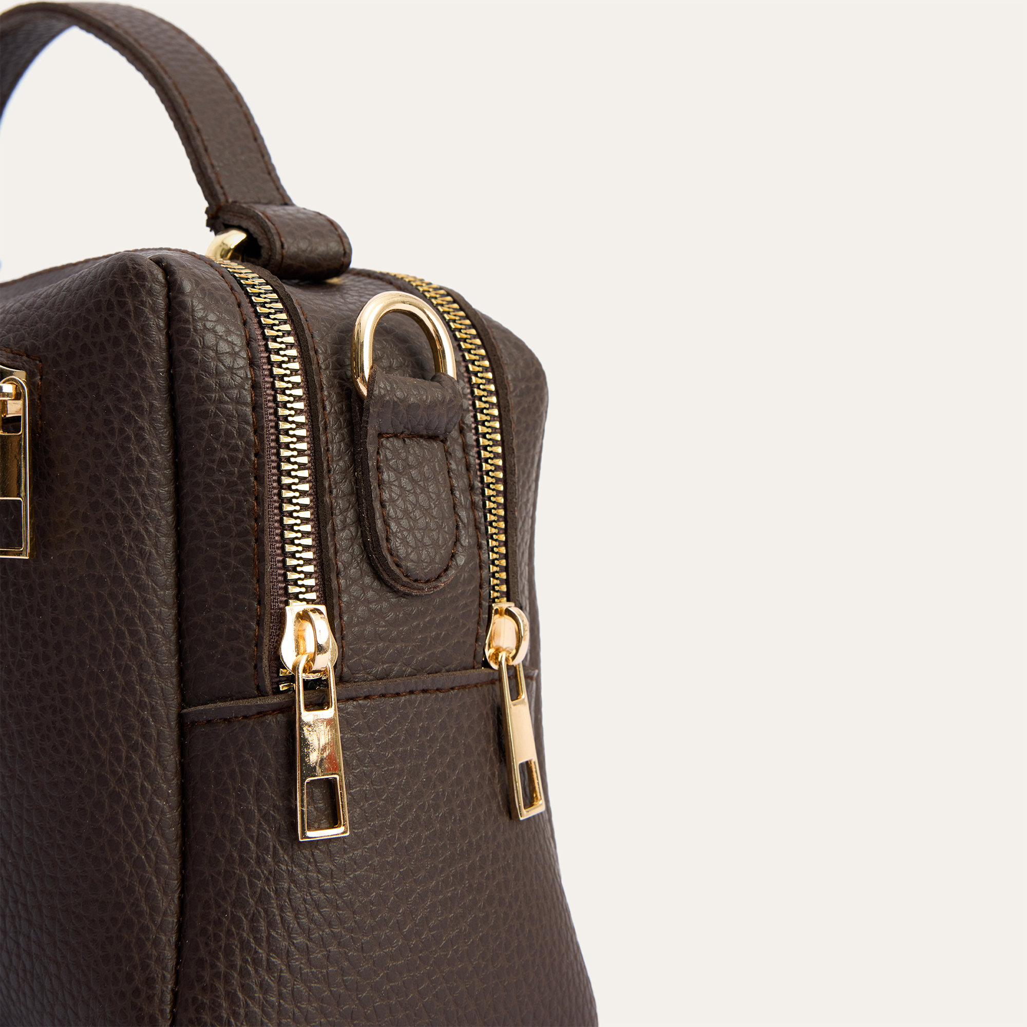 DERİ GÖRÜNÜMLÜ OMUZ ÇANTASI