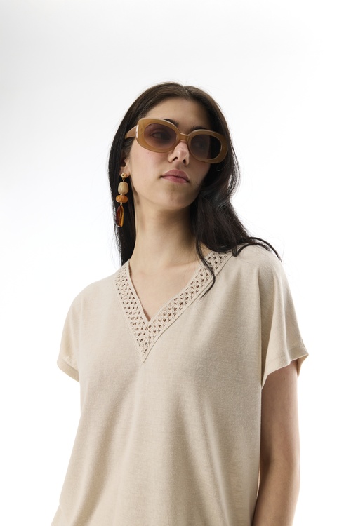  DETAYLI V YAKA T-SHIRT