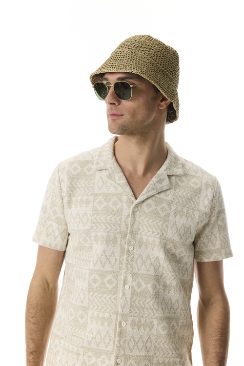  JAKARLI DESENLİ KISA KOLLU ÖRME GÖMLEK