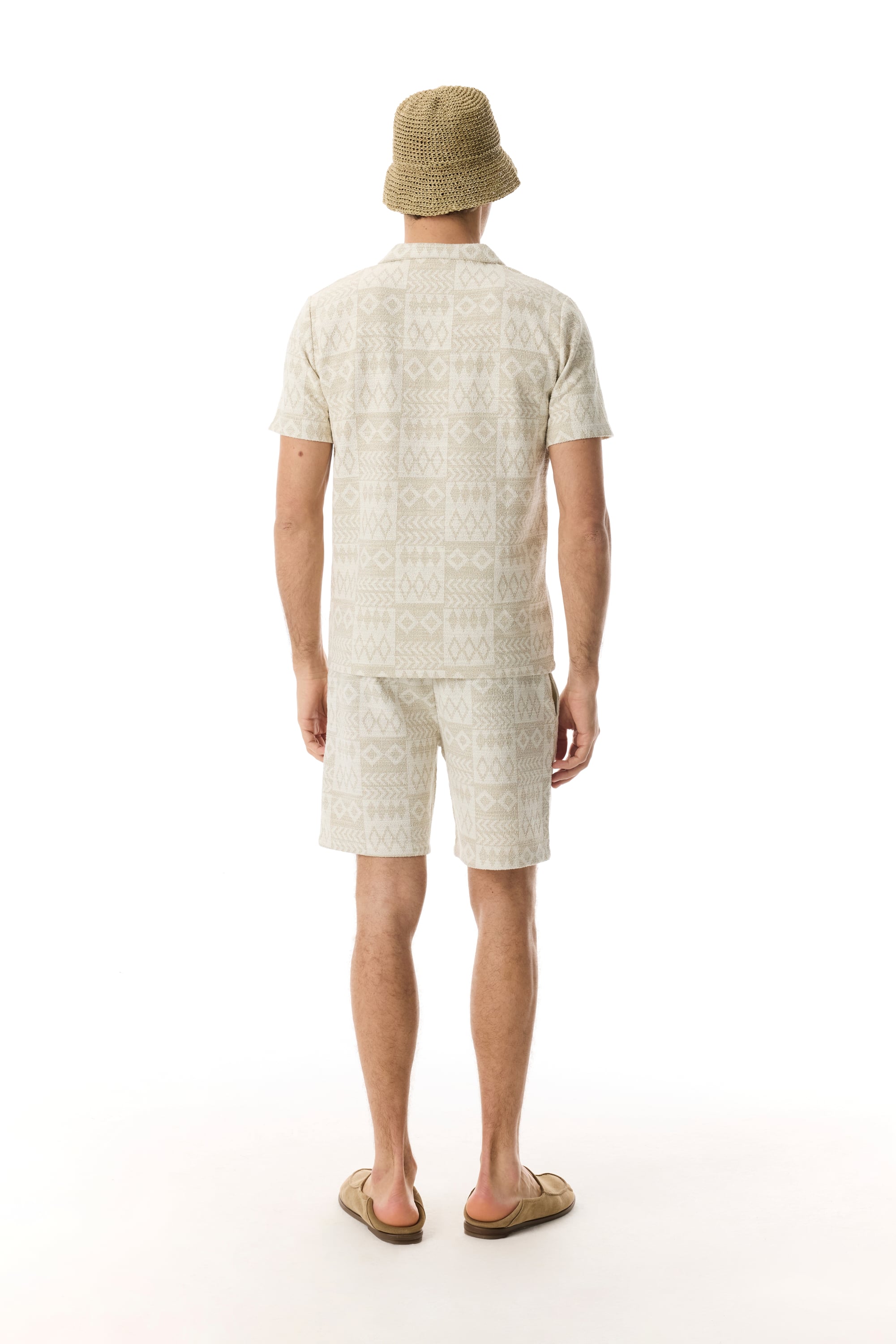 JAKARLI DESENLİ KISA KOLLU ÖRME GÖMLEK