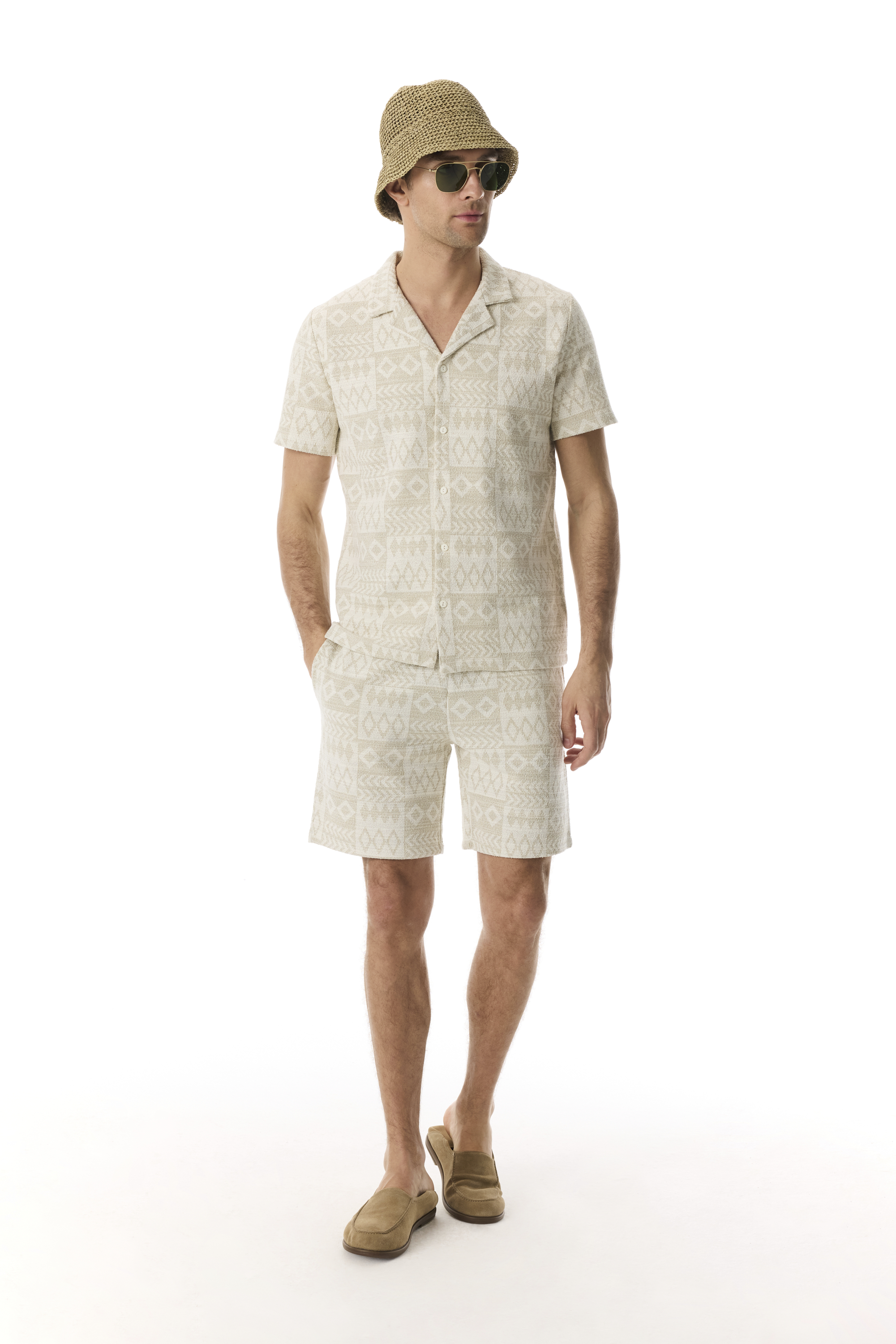 JAKARLI DESENLİ KISA KOLLU ÖRME GÖMLEK