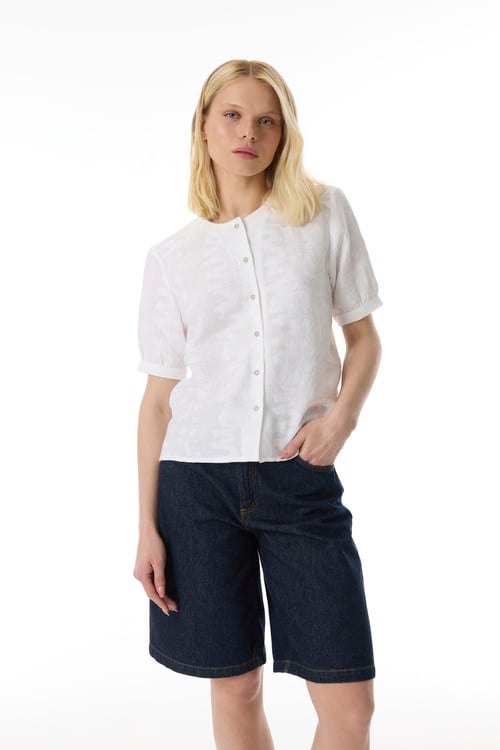  DOKULU GÖMLEK GÖRÜNÜMLÜ KISA KOLLU BLUZ