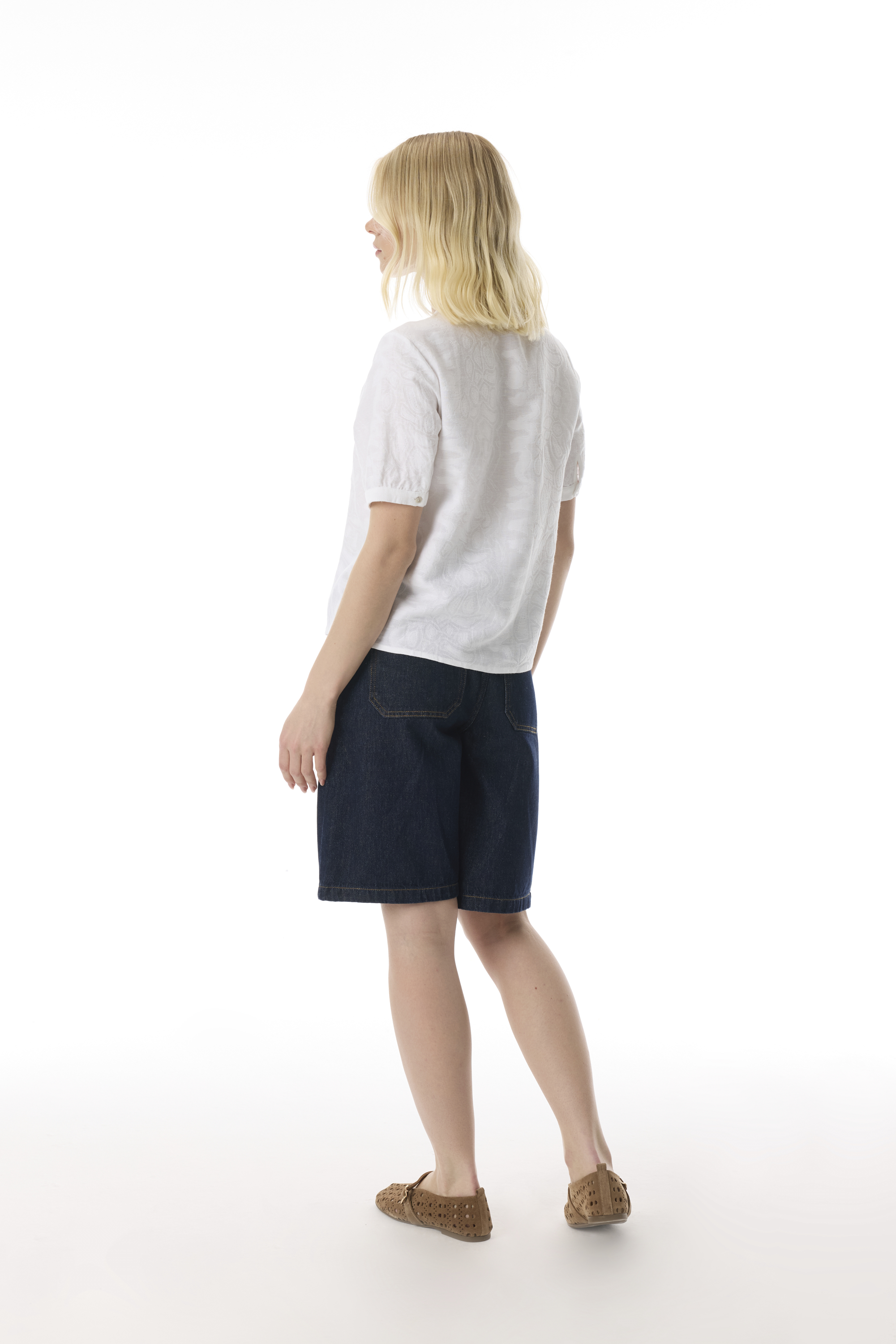 DOKULU GÖMLEK GÖRÜNÜMLÜ KISA KOLLU BLUZ