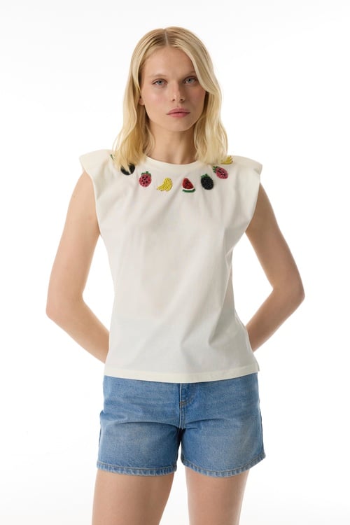  İŞLEMELİ DÜŞÜK KOL T-SHIRT