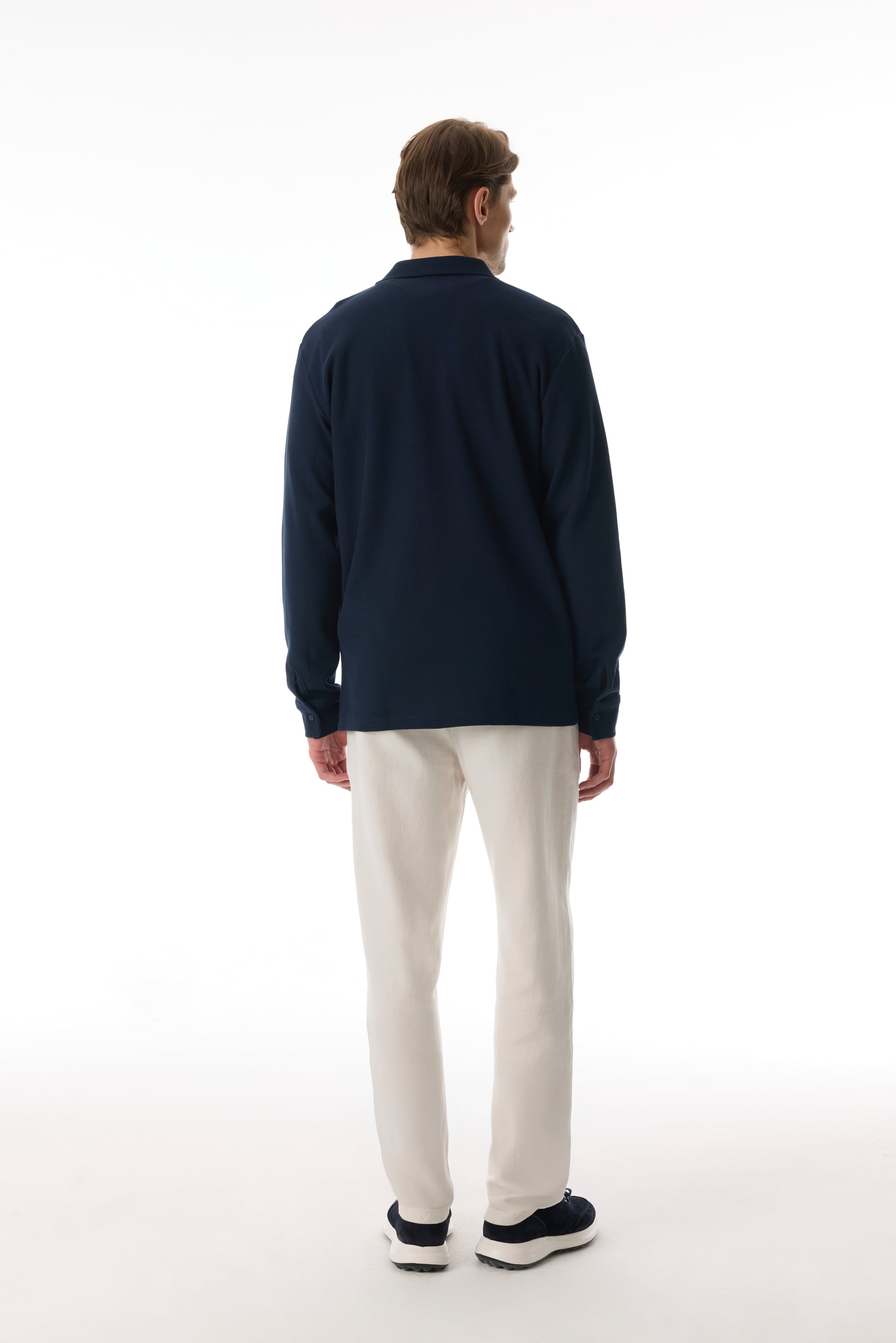 REGULAR FIT DOKULU UZUN KOLLU GÖMLEK