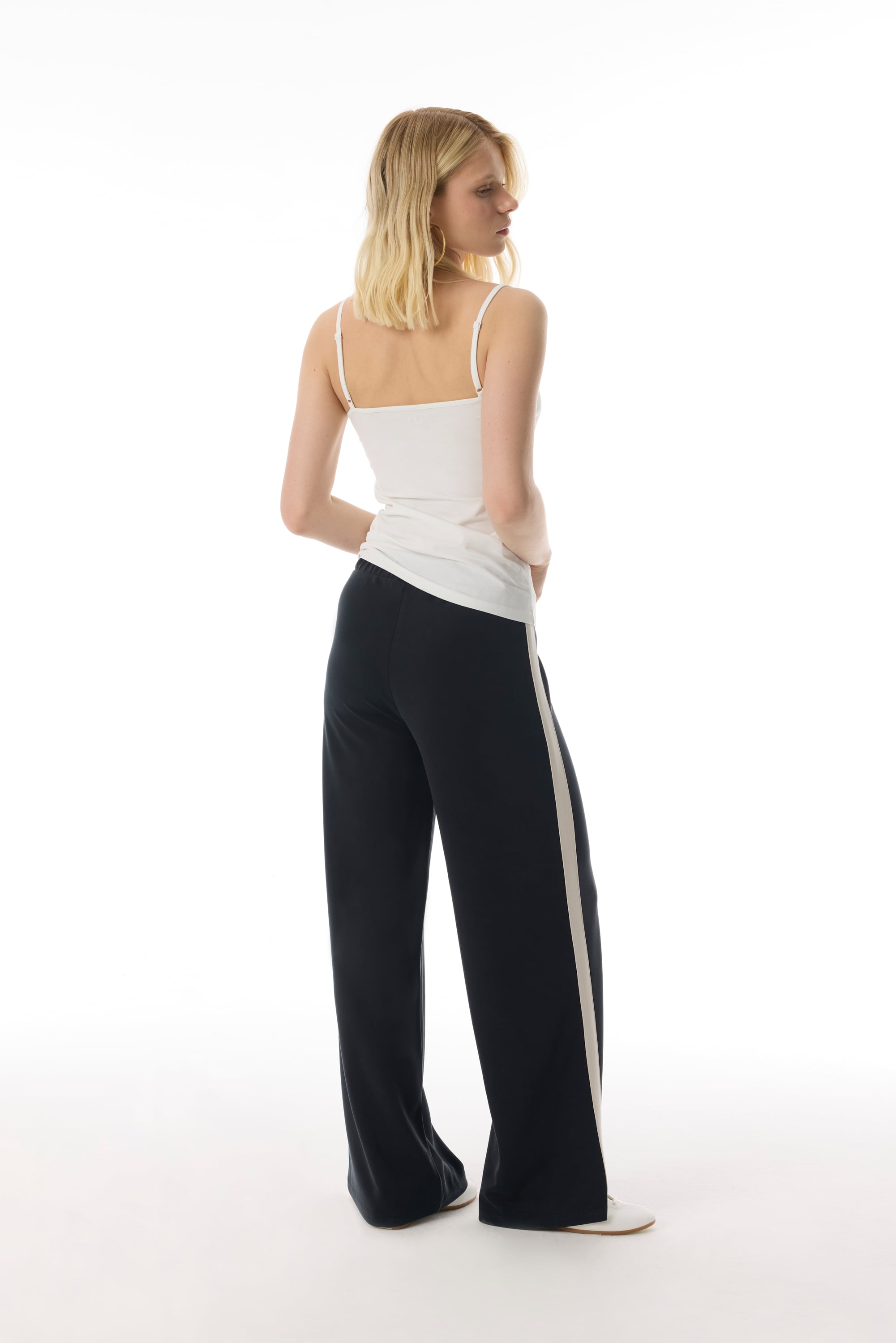 AÇIK YAKA FITTED ATLET