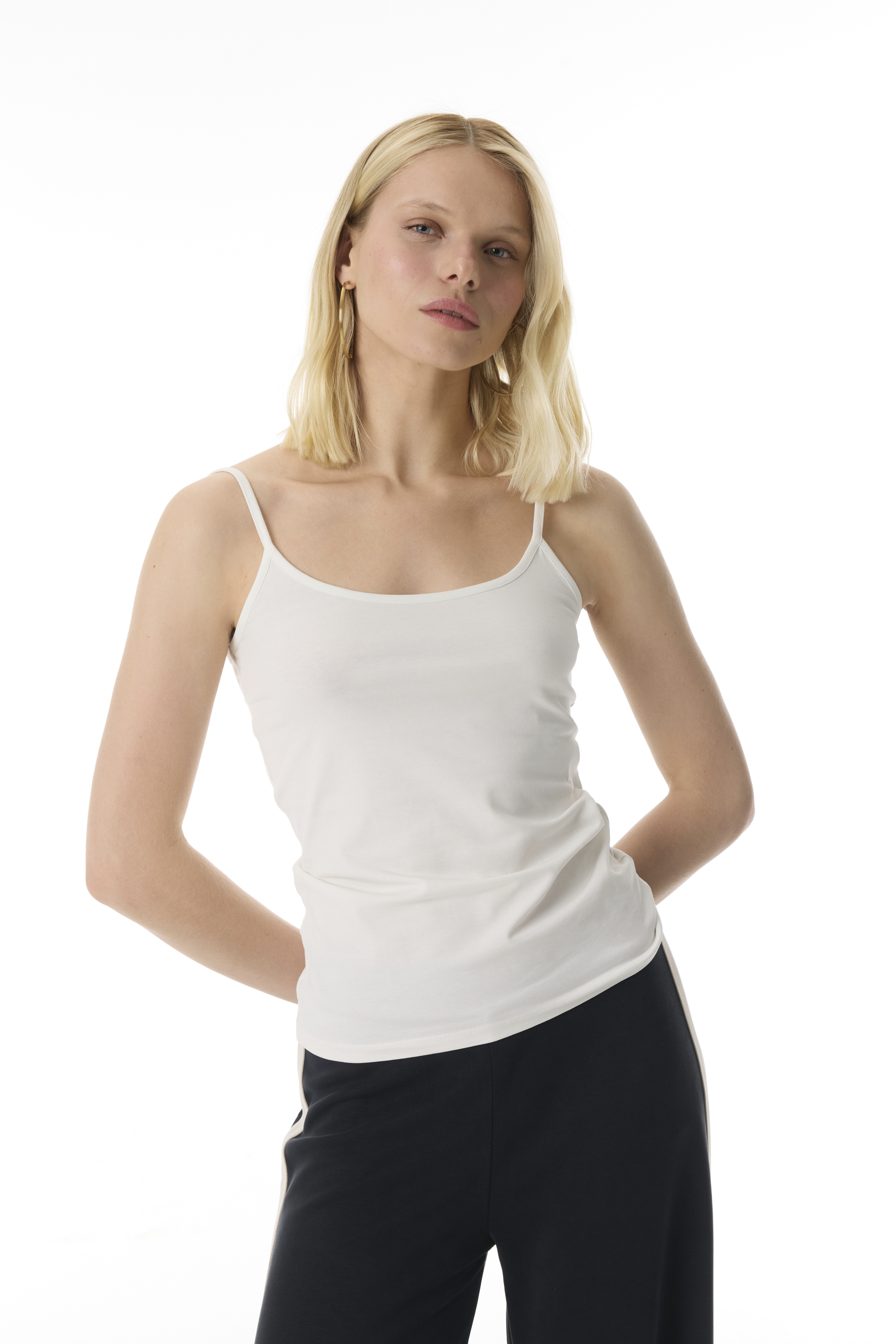 AÇIK YAKA FITTED ATLET