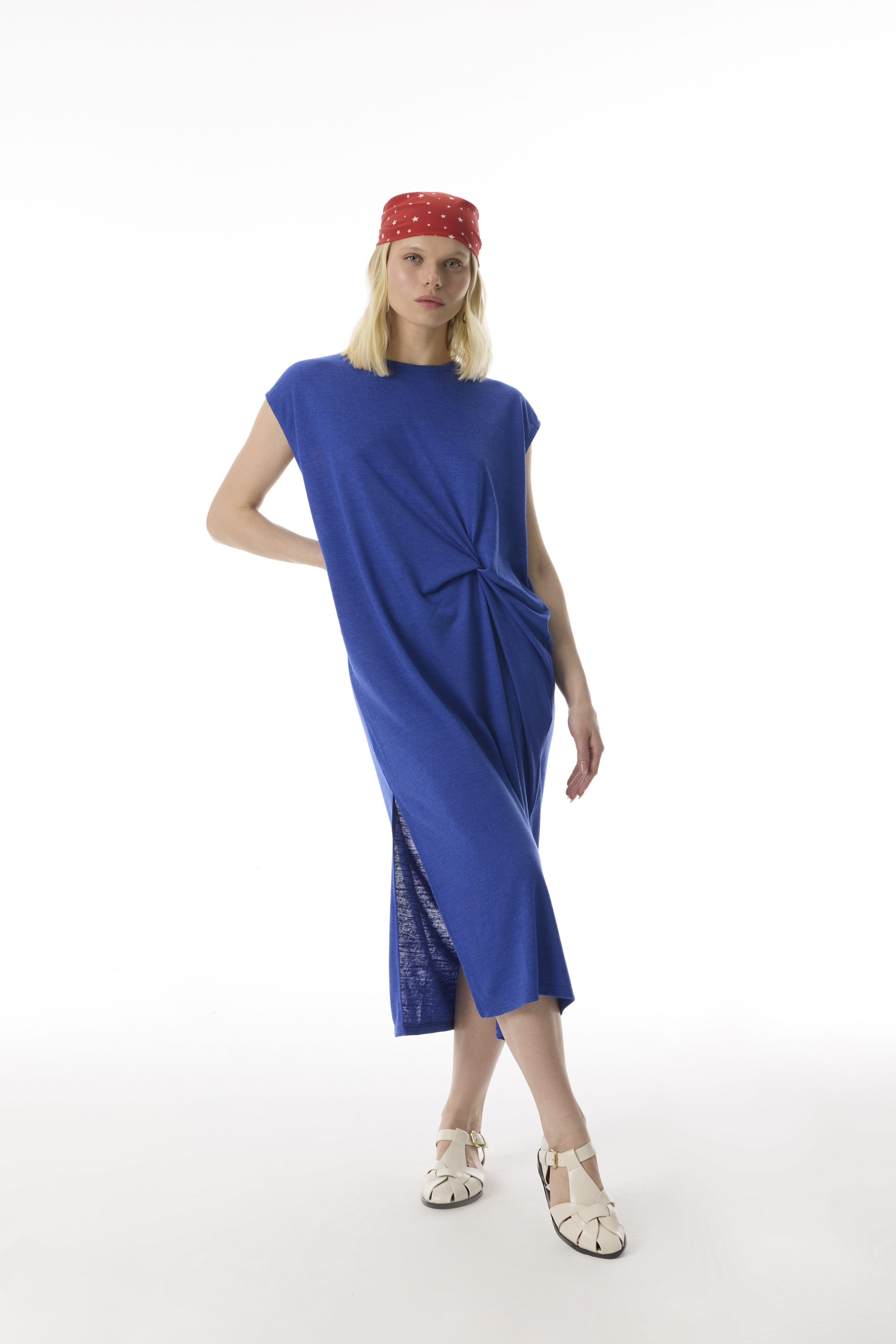 DÜĞÜM DETAYLI YIRTMAÇLI MİDİ ELBİSE