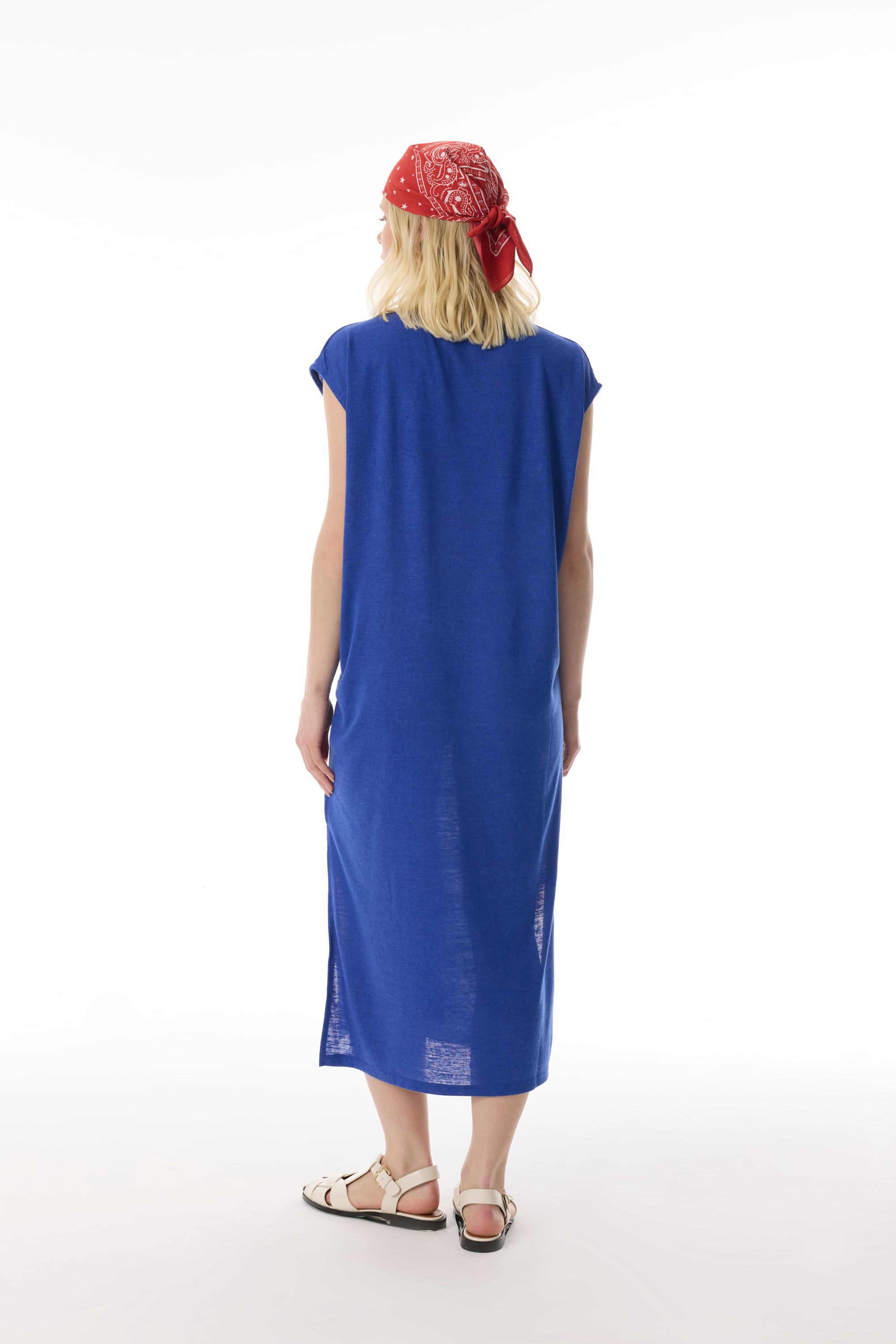 DÜĞÜM DETAYLI YIRTMAÇLI MİDİ ELBİSE