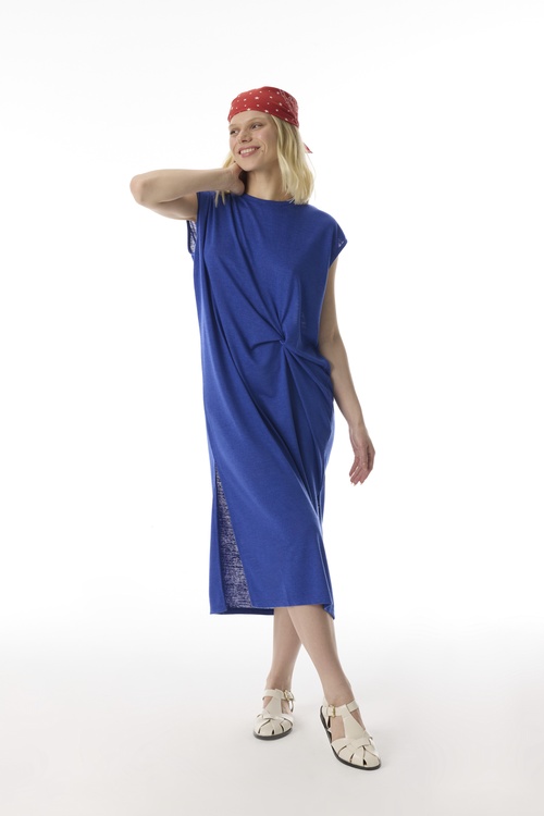  DÜĞÜM DETAYLI YIRTMAÇLI MİDİ ELBİSE