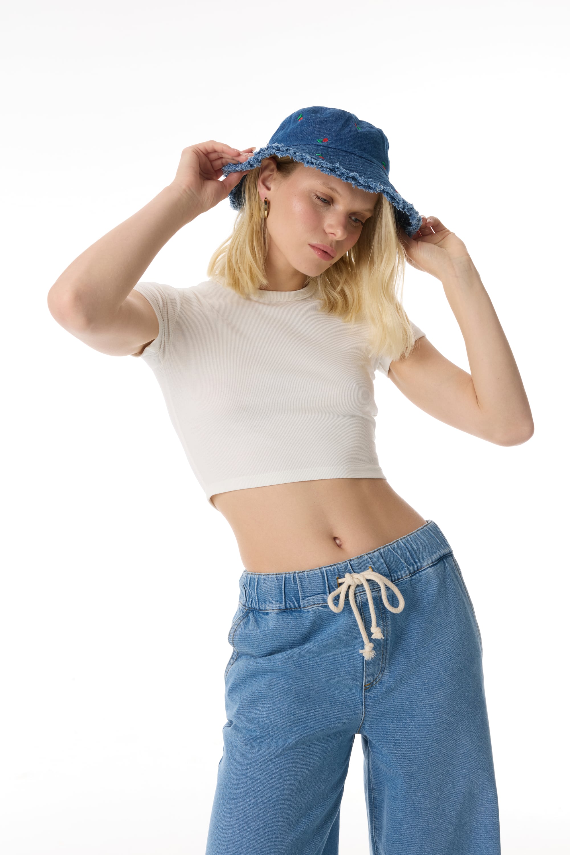 BİSİKLET YAKA CROP T-SHIRT