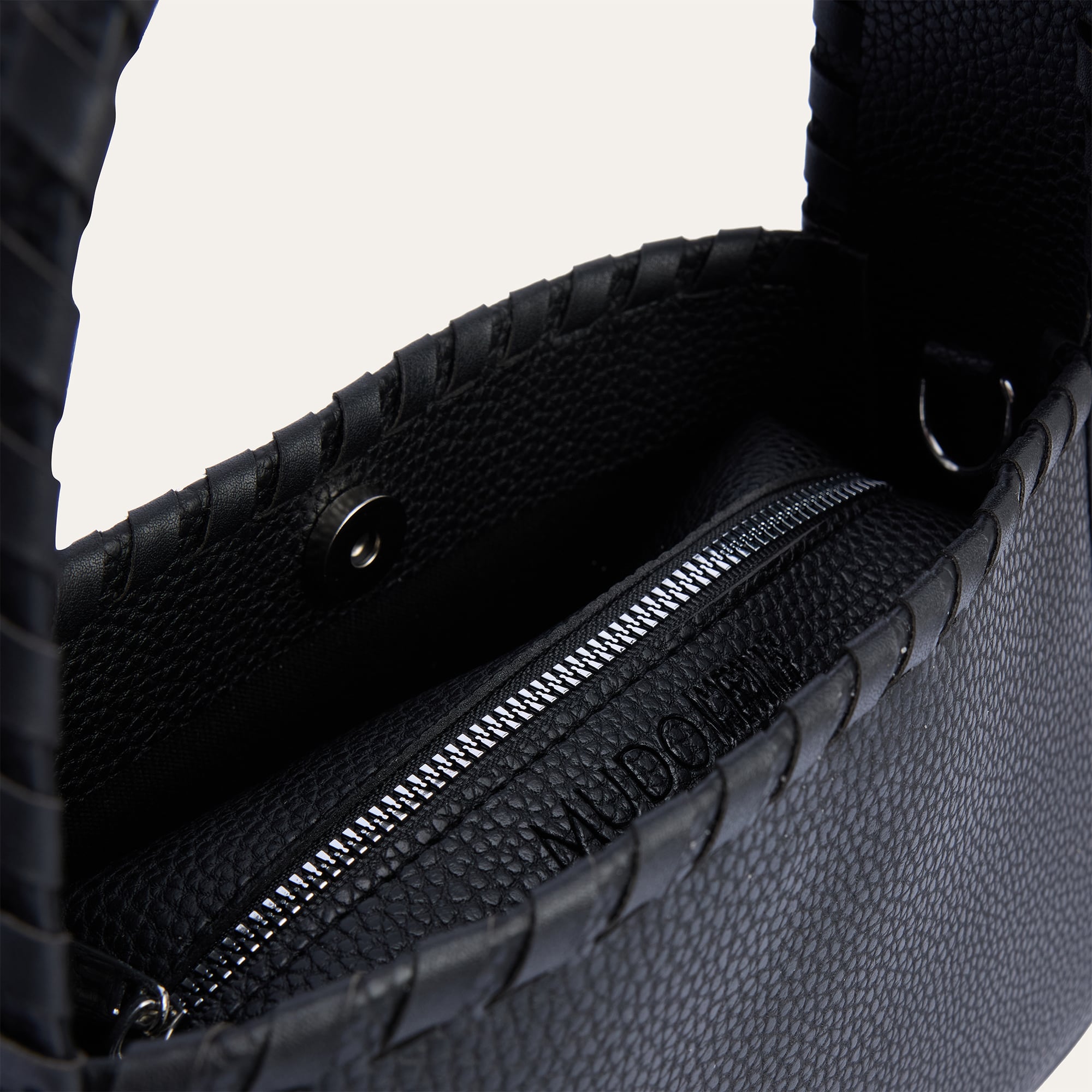 DERİ GÖRÜNÜMLÜ İNCE ASKILI EL ÇANTASI