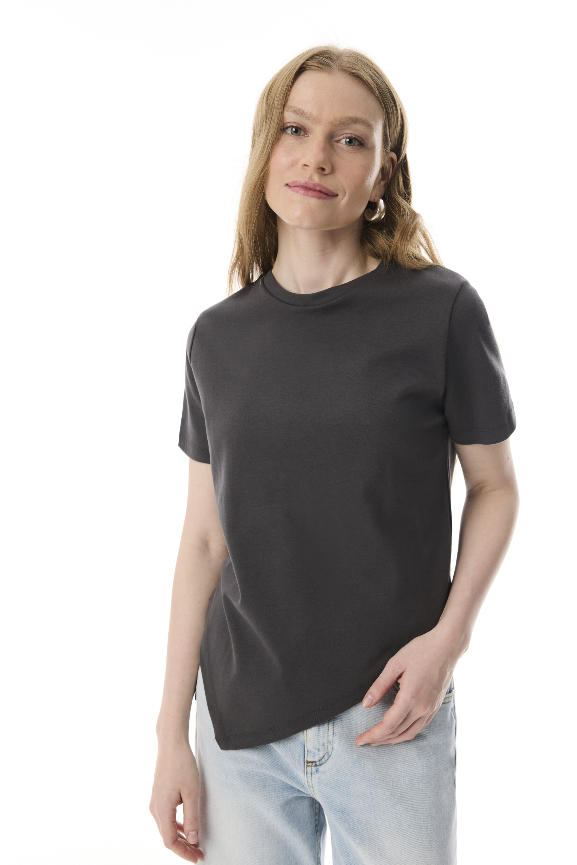 ASİMETRİK KESİM KISA KOLLU T-SHIRT