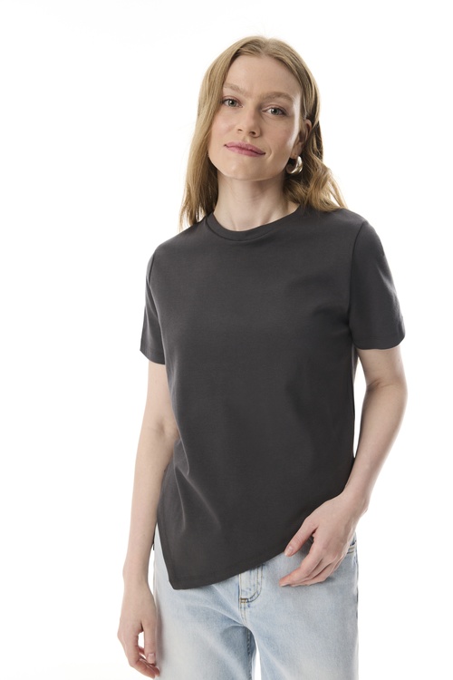  ASİMETRİK KESİM KISA KOLLU T-SHIRT