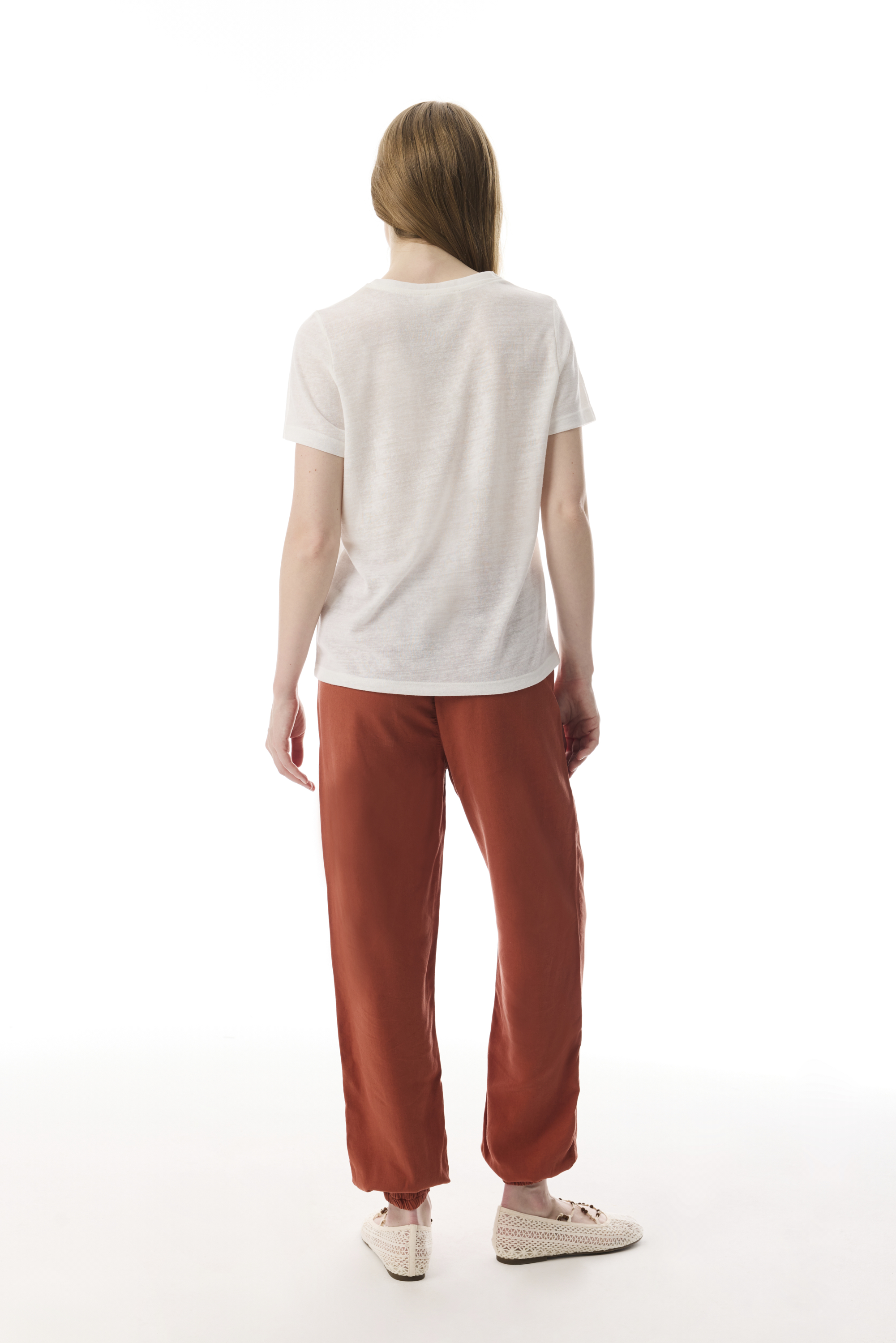 NAKIŞLI V YAKA T-SHIRT