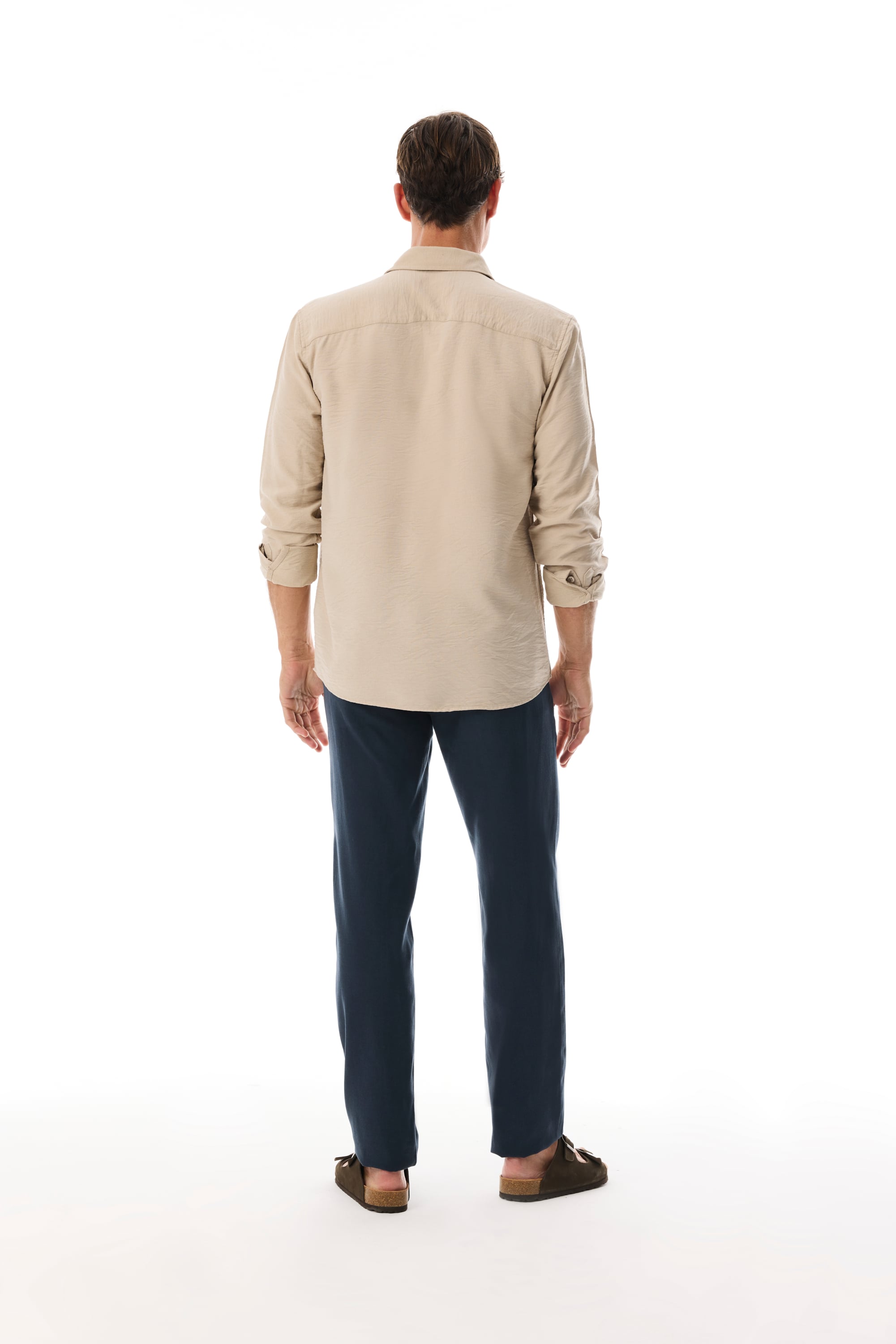 REGULAR FIT DOKULU UZUN KOLLU GÖMLEK