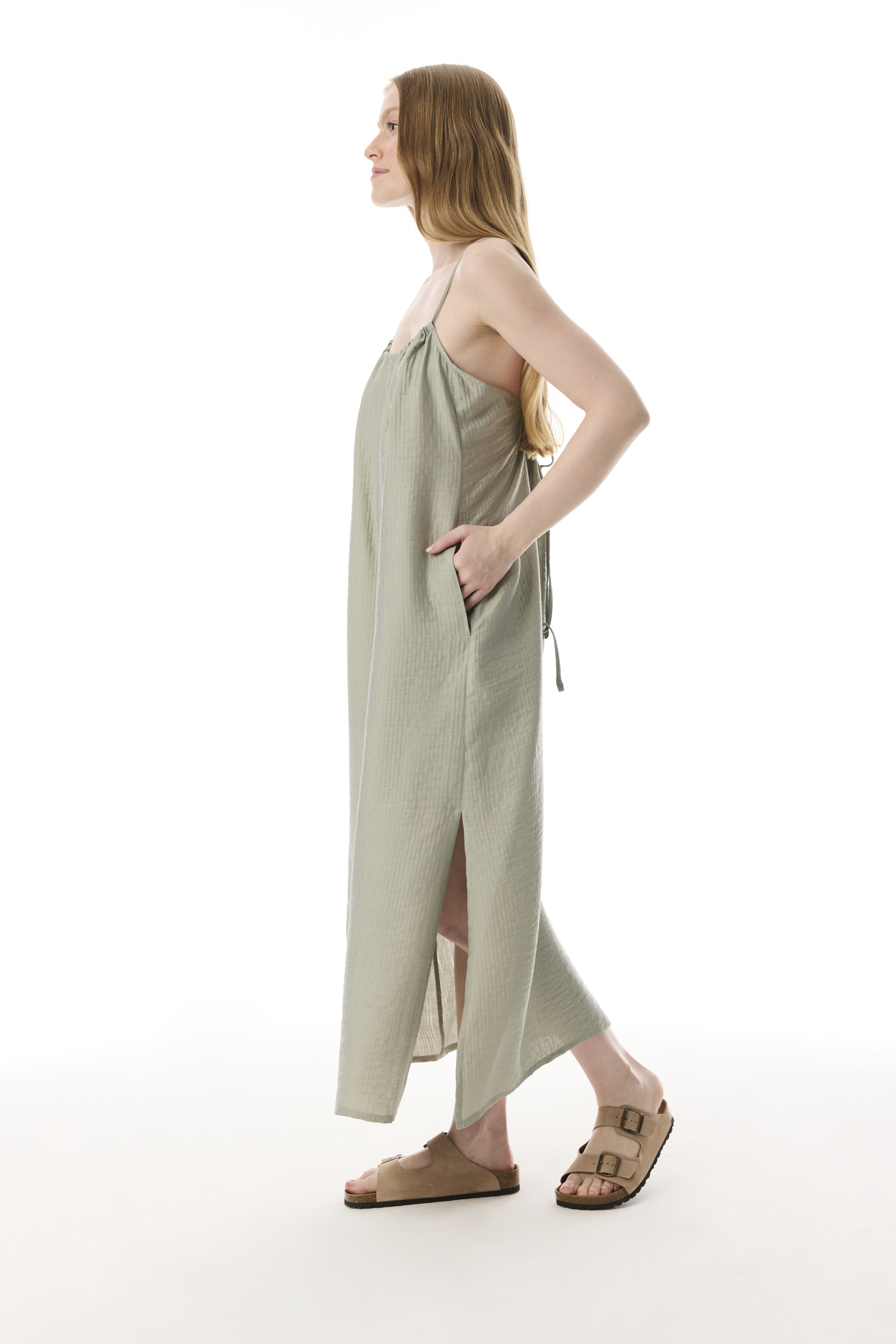 ASKILI KLOŞ MİDİ ELBİSE