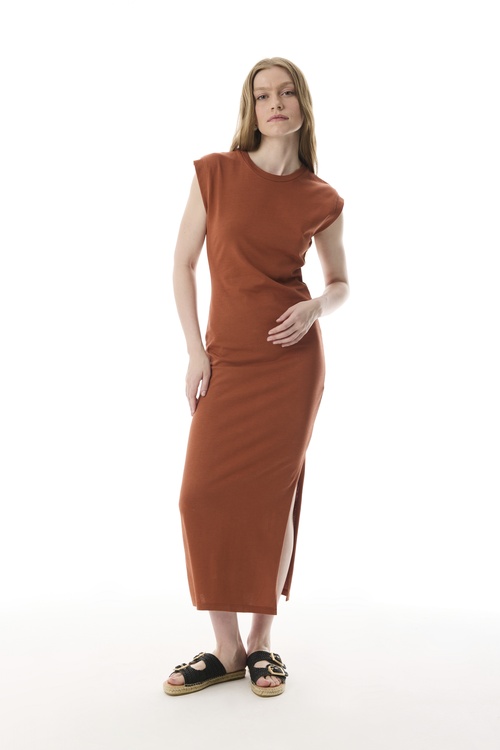  KISA KOLLU YIRTMAÇLI DAR MİDİ ELBİSE