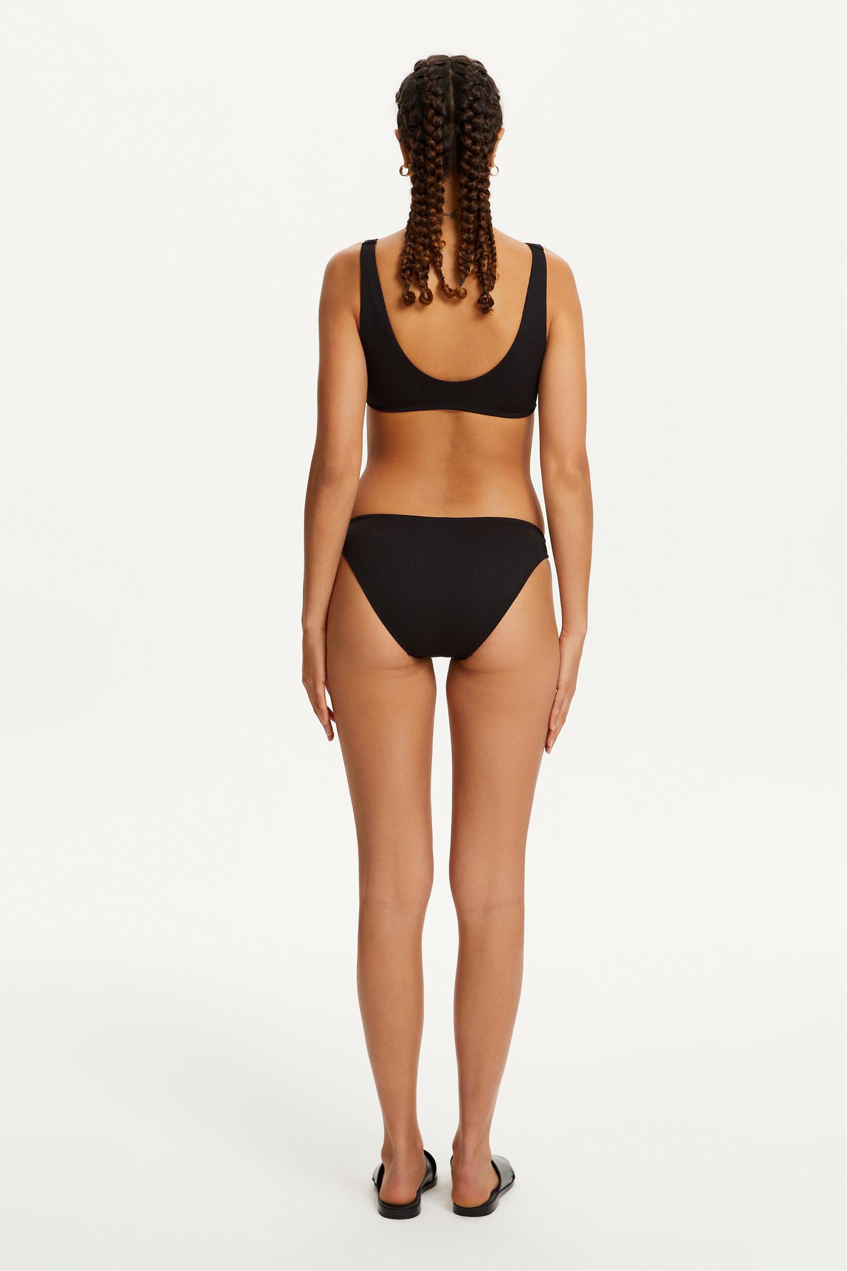 ASKILI BİKİNİ ÜSTÜ