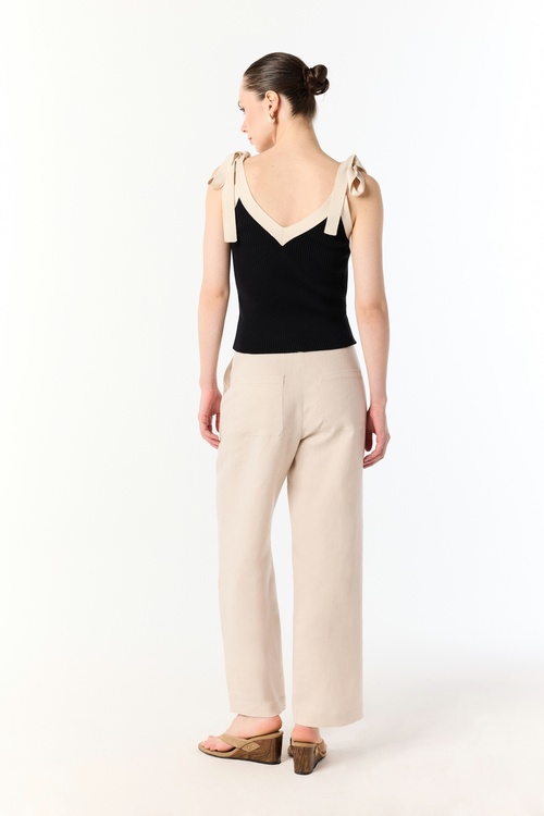  V YAKA BAĞLAMA DETAYLI KOLSUZ TRİKO KAZAK